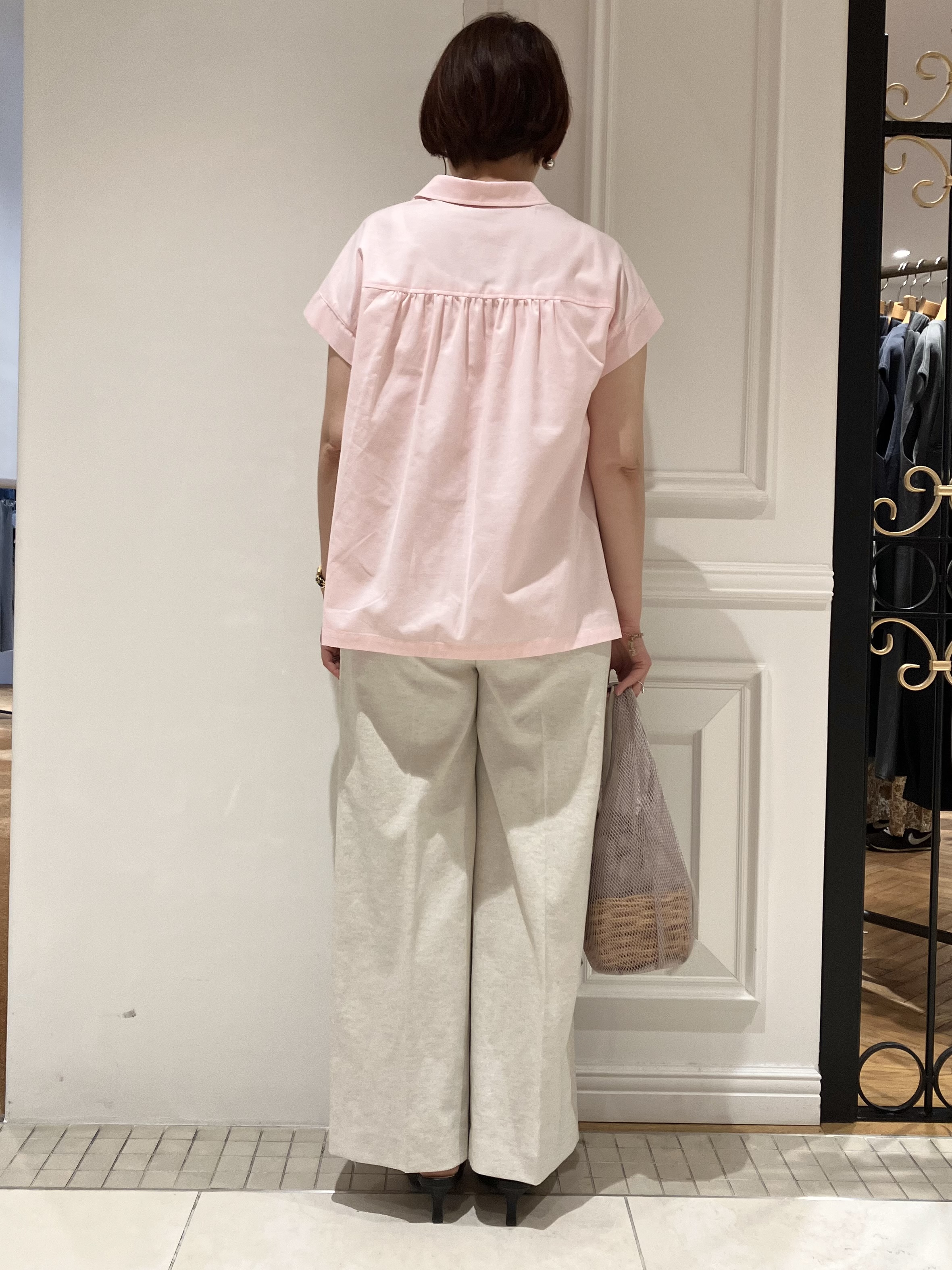 TAJIさんの「DRESSTERIOR｜【毎年人気/ウォッシャブル】バックフレアオックスシャツ」を使ったコーディネート