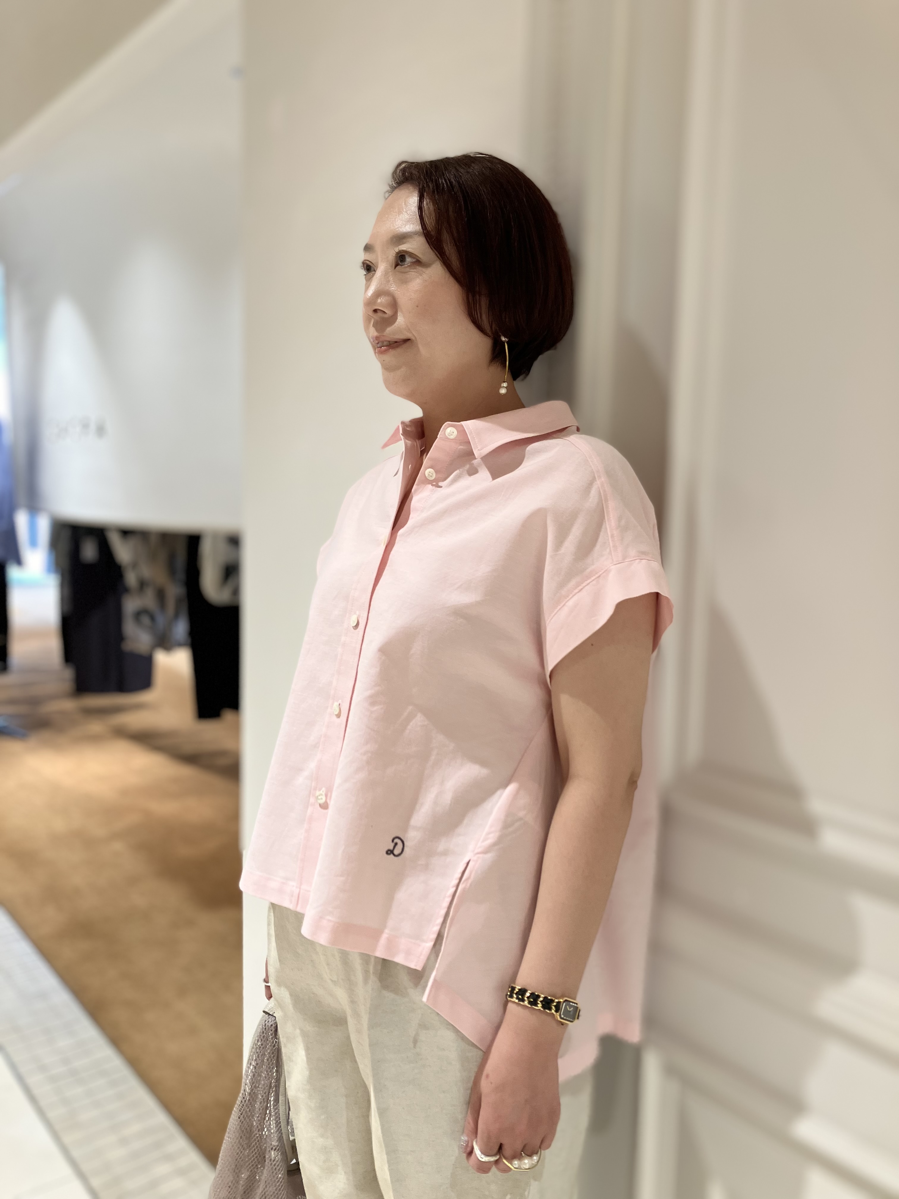 TAJIさんの「DRESSTERIOR｜【毎年人気/ウォッシャブル】バックフレアオックスシャツ」を使ったコーディネート