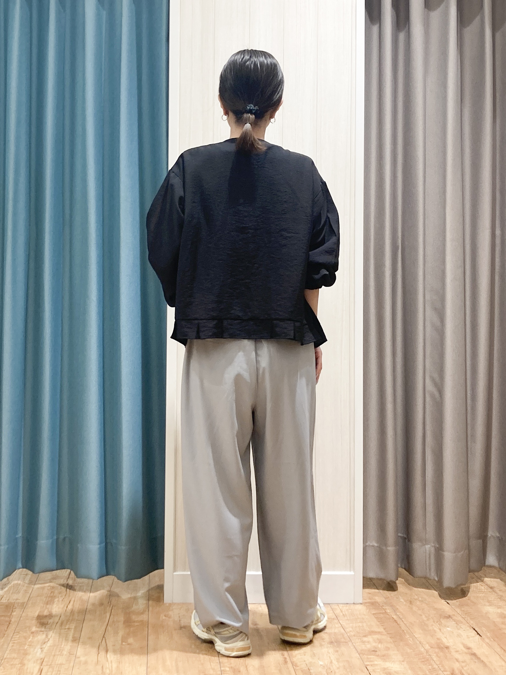 thさんの「SHOO･LA･RUE｜【洗濯機可/UV/S-LL】程よい透け感 ノーカラーシアーブルゾン」を使ったコーディネート