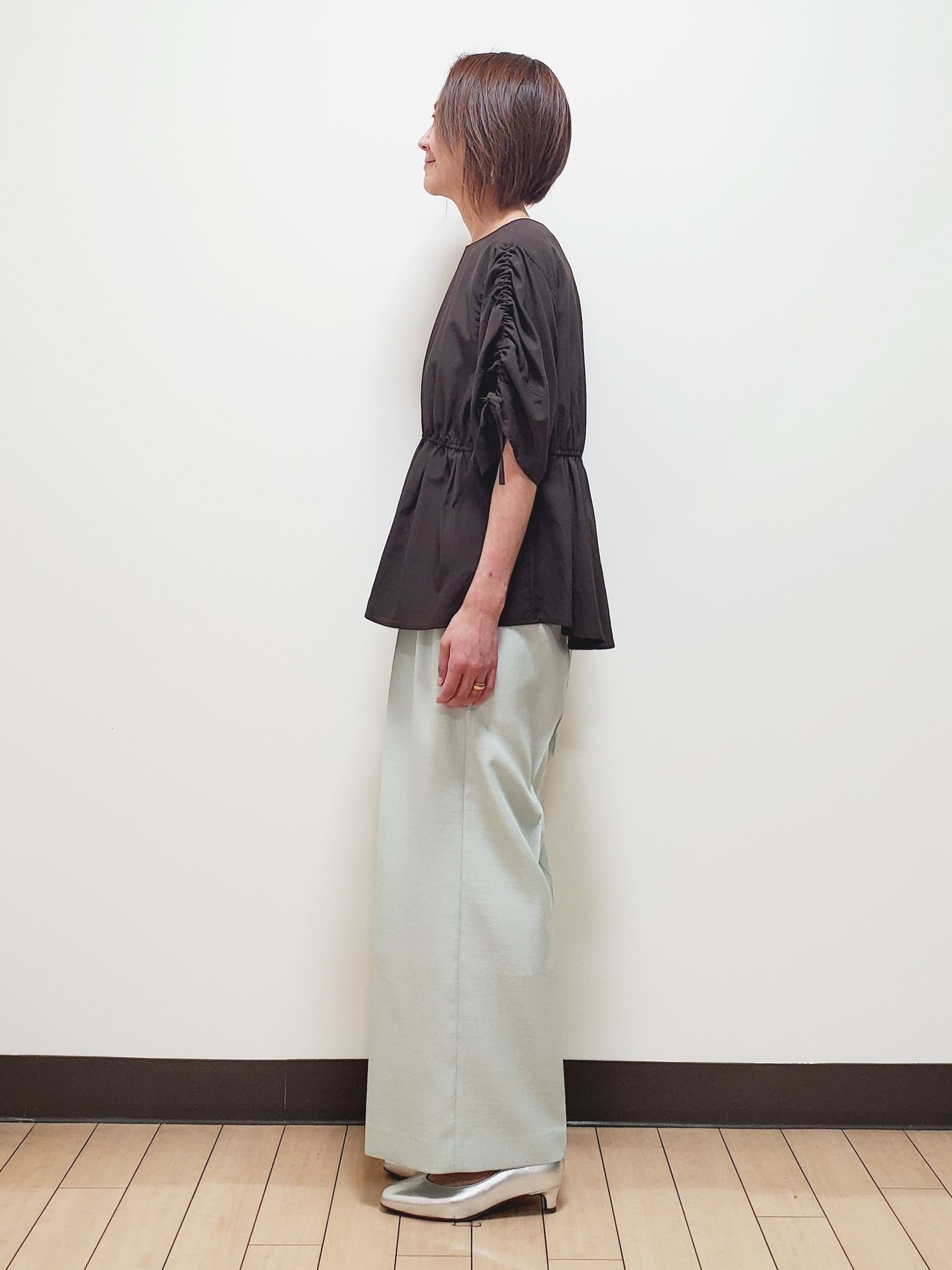 yuuさんの「Reflect｜【通気性あり／涼しい／マシンウォッシャブル】ウエストギャザーブラウス」を使ったコーディネート
