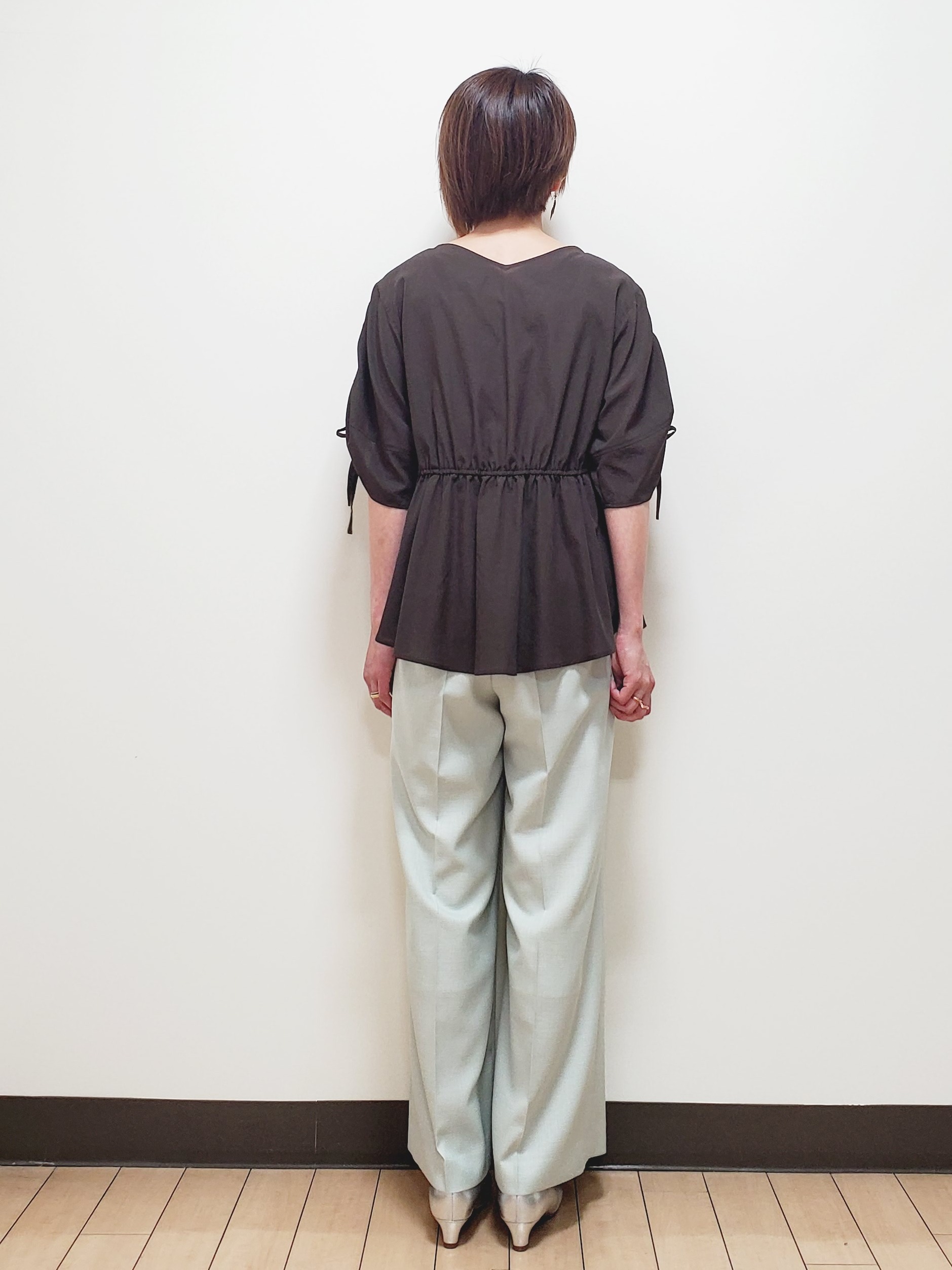 yuuさんの「Reflect｜【通気性あり／涼しい／マシンウォッシャブル】ウエストギャザーブラウス」を使ったコーディネート
