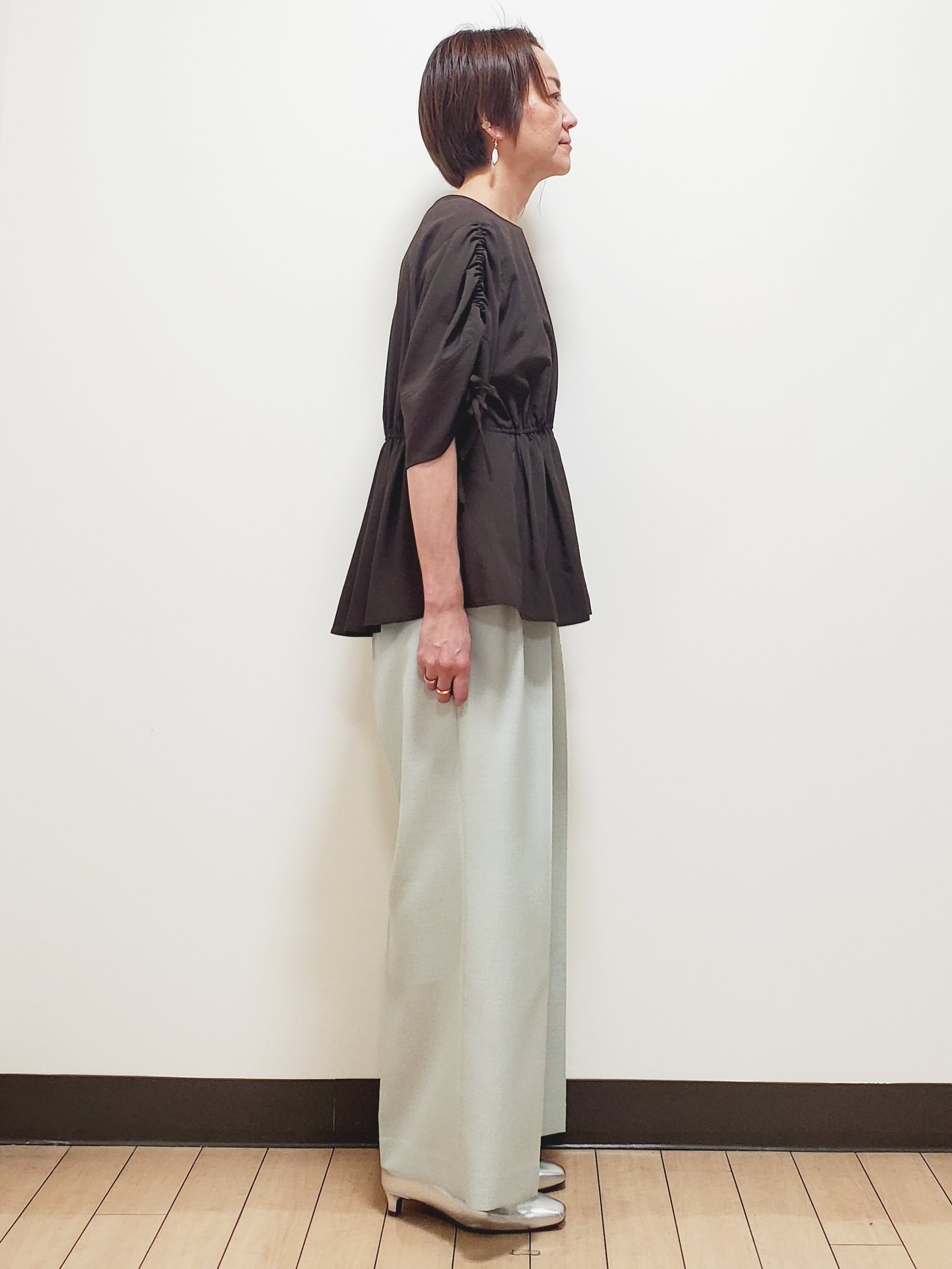 yuuさんの「Reflect｜【通気性あり／涼しい／マシンウォッシャブル】ウエストギャザーブラウス」を使ったコーディネート