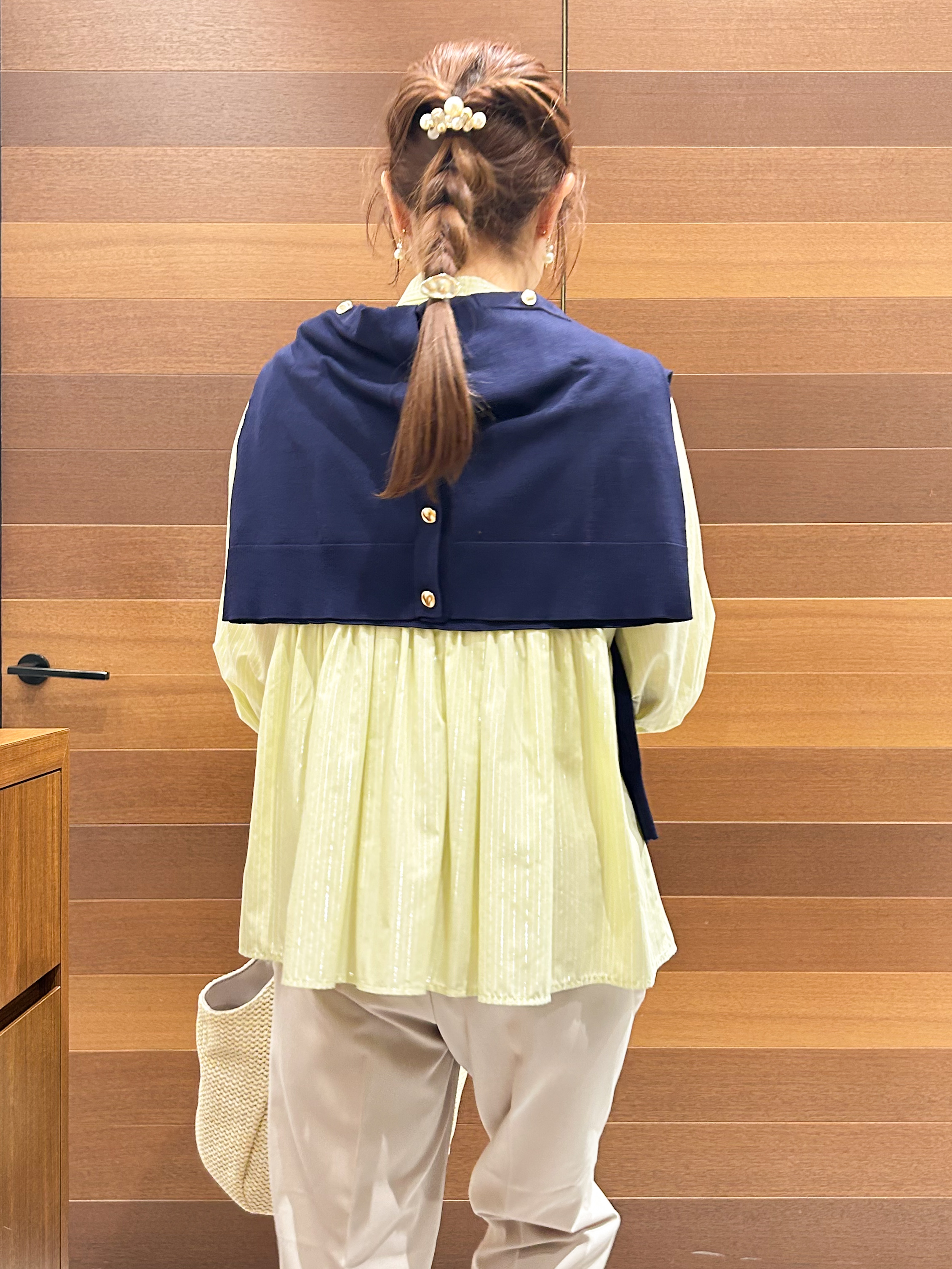 yumiさんの「OPAQUE.CLIP｜【接触冷感】ビジューボタンカーディガン《抗ピリング／洗濯機OK》」を使ったコーディネート