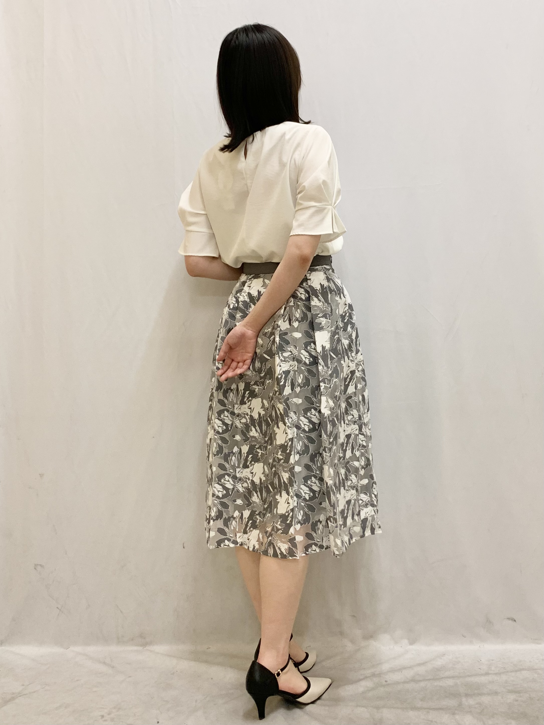 kasumiさんの「index｜【接触冷感】タックパフスリーブブラウス《吸水速乾／防シワ／洗濯機OK／XS～3L／6col》」を使ったコーディネート