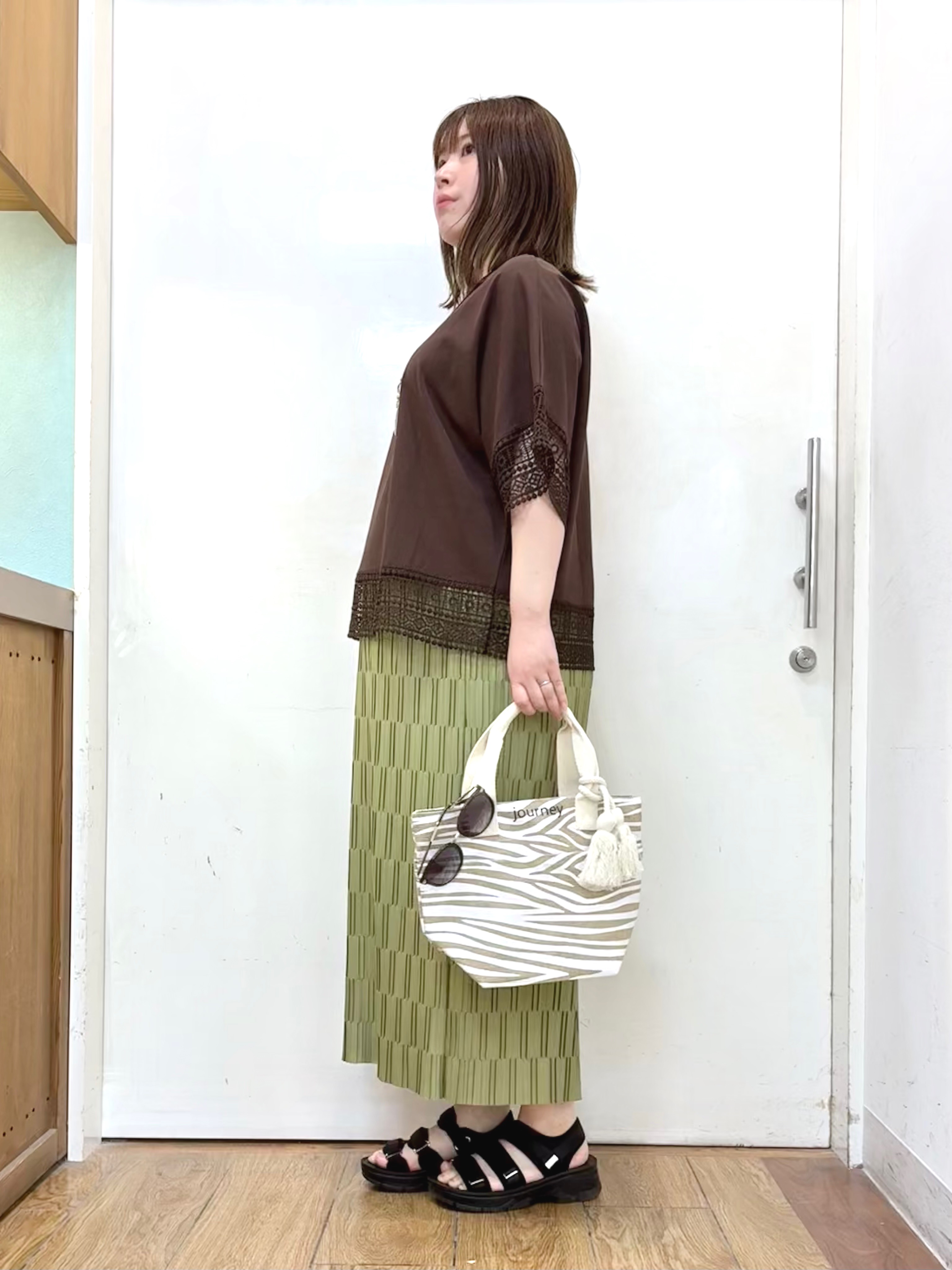 だいわさんの「SHOO･LA･RUE｜【洗濯機可/ひんやり/体型カバー/S-LL】レース使いがポイント デザインTシャツ」を使ったコーディネート