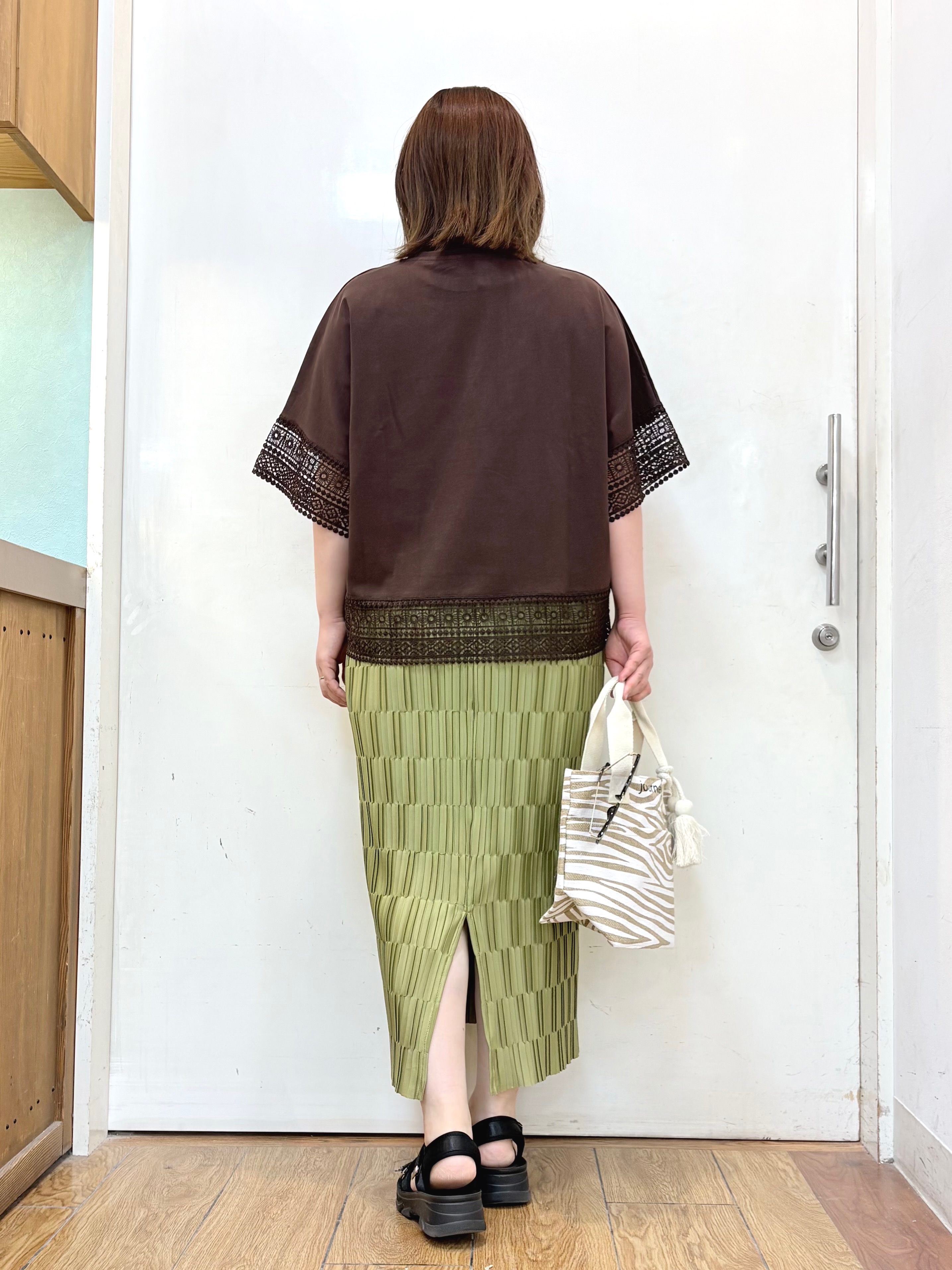 だいわさんの「SHOO･LA･RUE｜【洗濯機可/ひんやり/体型カバー/S-LL】レース使いがポイント デザインTシャツ」を使ったコーディネート