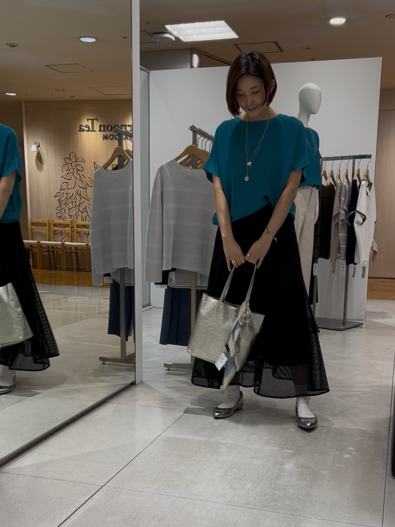 まどかさんの「UNTITLED｜【11色展開/体型カバー】前後2WAYフレンチスリーブニット」を使ったコーディネート