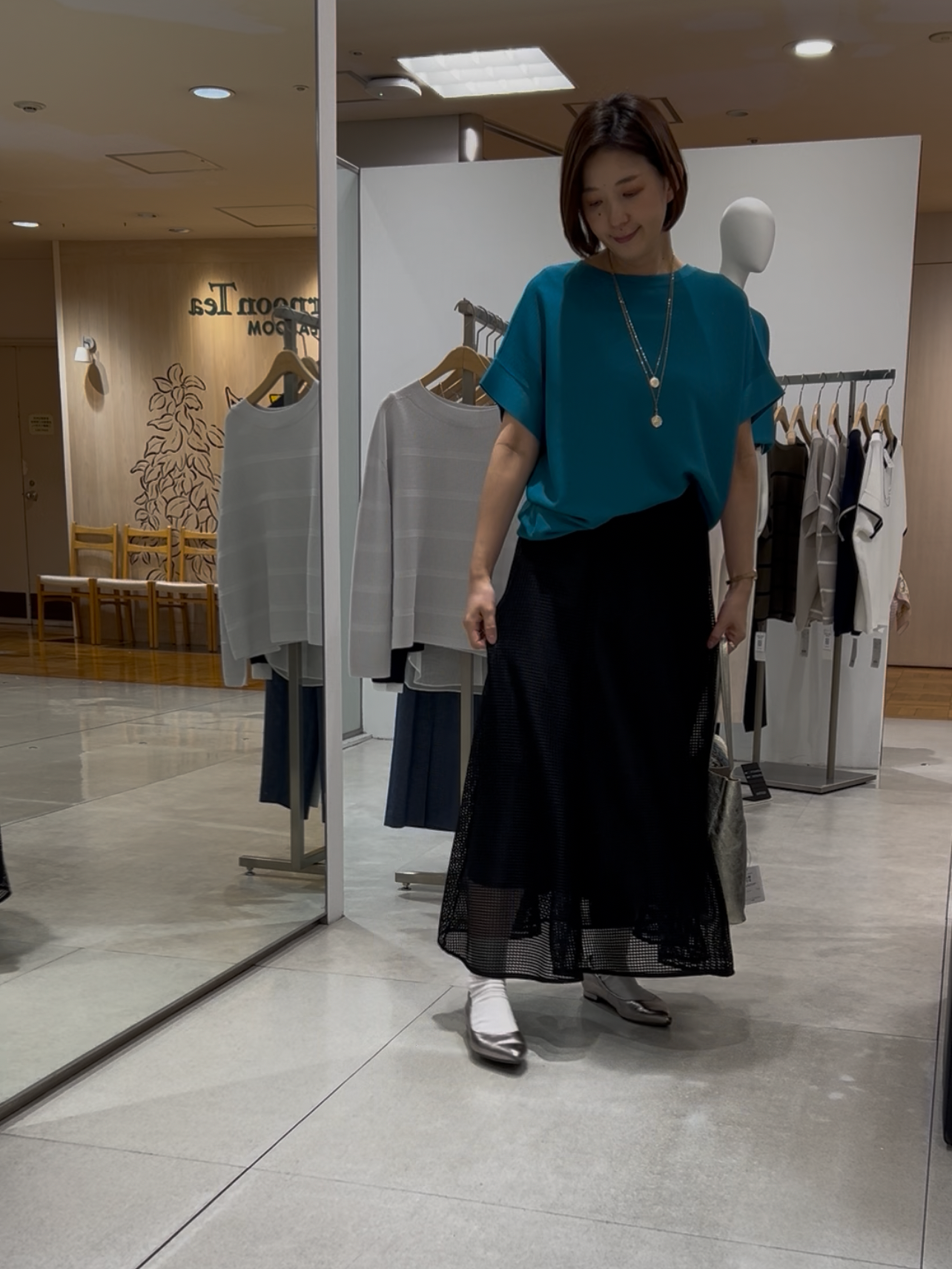 まどかさんの「UNTITLED｜【11色展開/体型カバー】前後2WAYフレンチスリーブニット」を使ったコーディネート