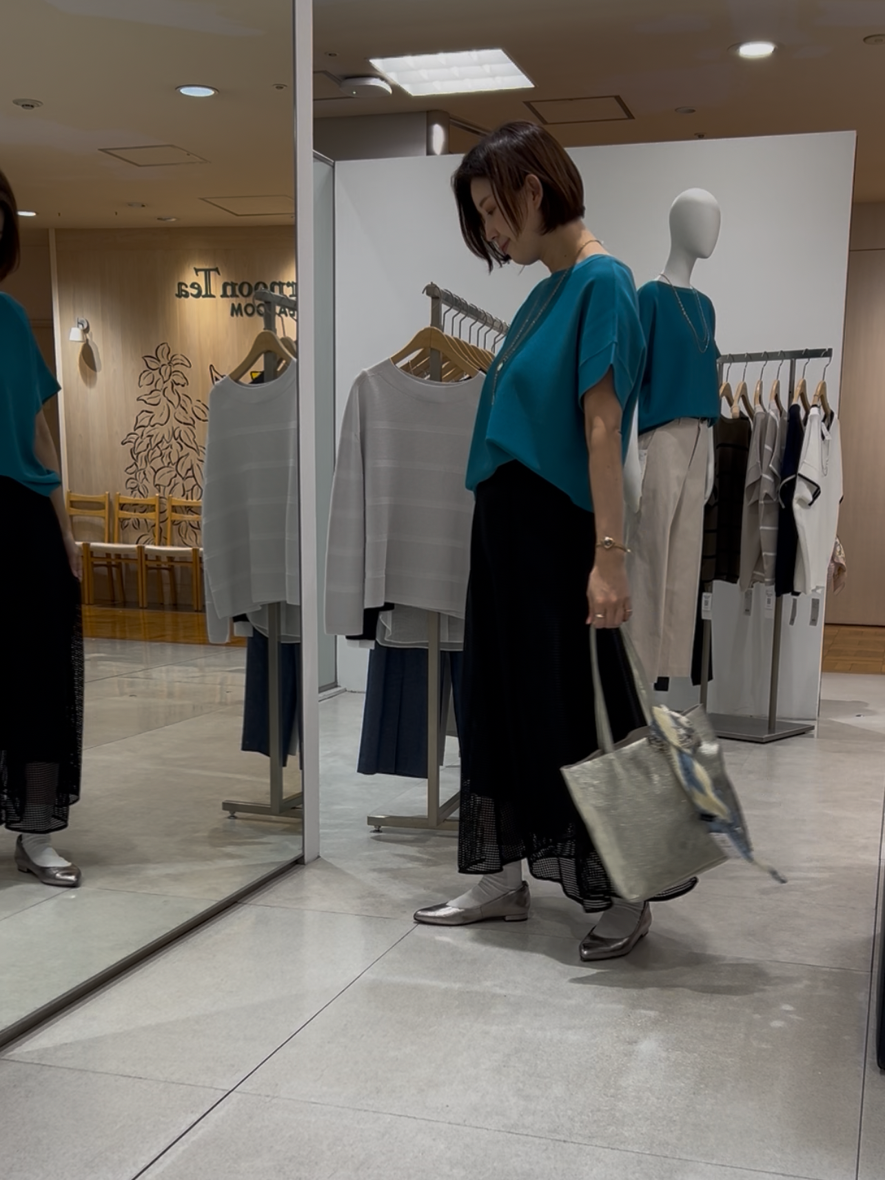 まどかさんの「UNTITLED｜【11色展開/体型カバー】前後2WAYフレンチスリーブニット」を使ったコーディネート