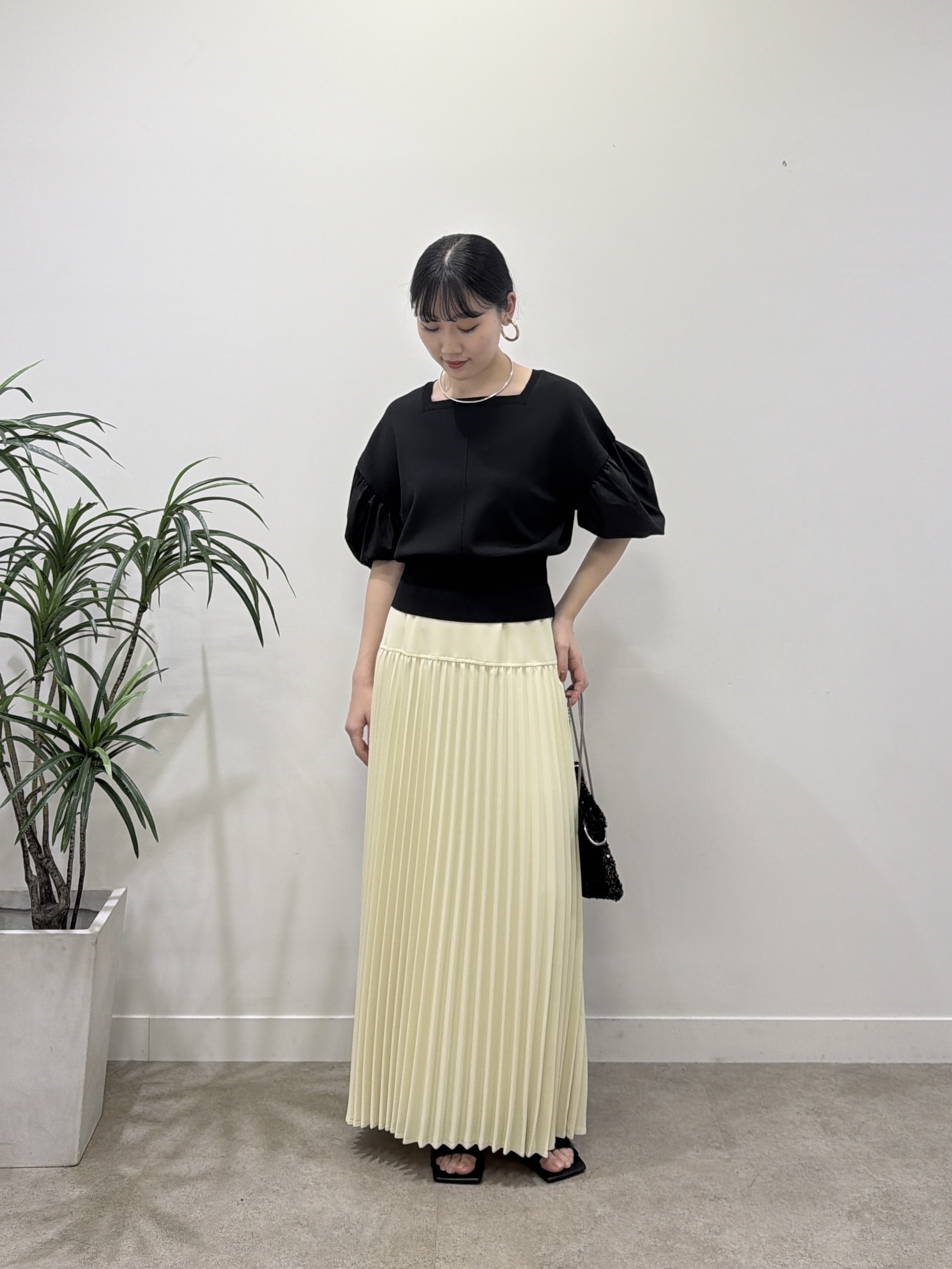 rinaさんの「INDIVI｜ドッキングパフスリーブニット」を使ったコーディネート