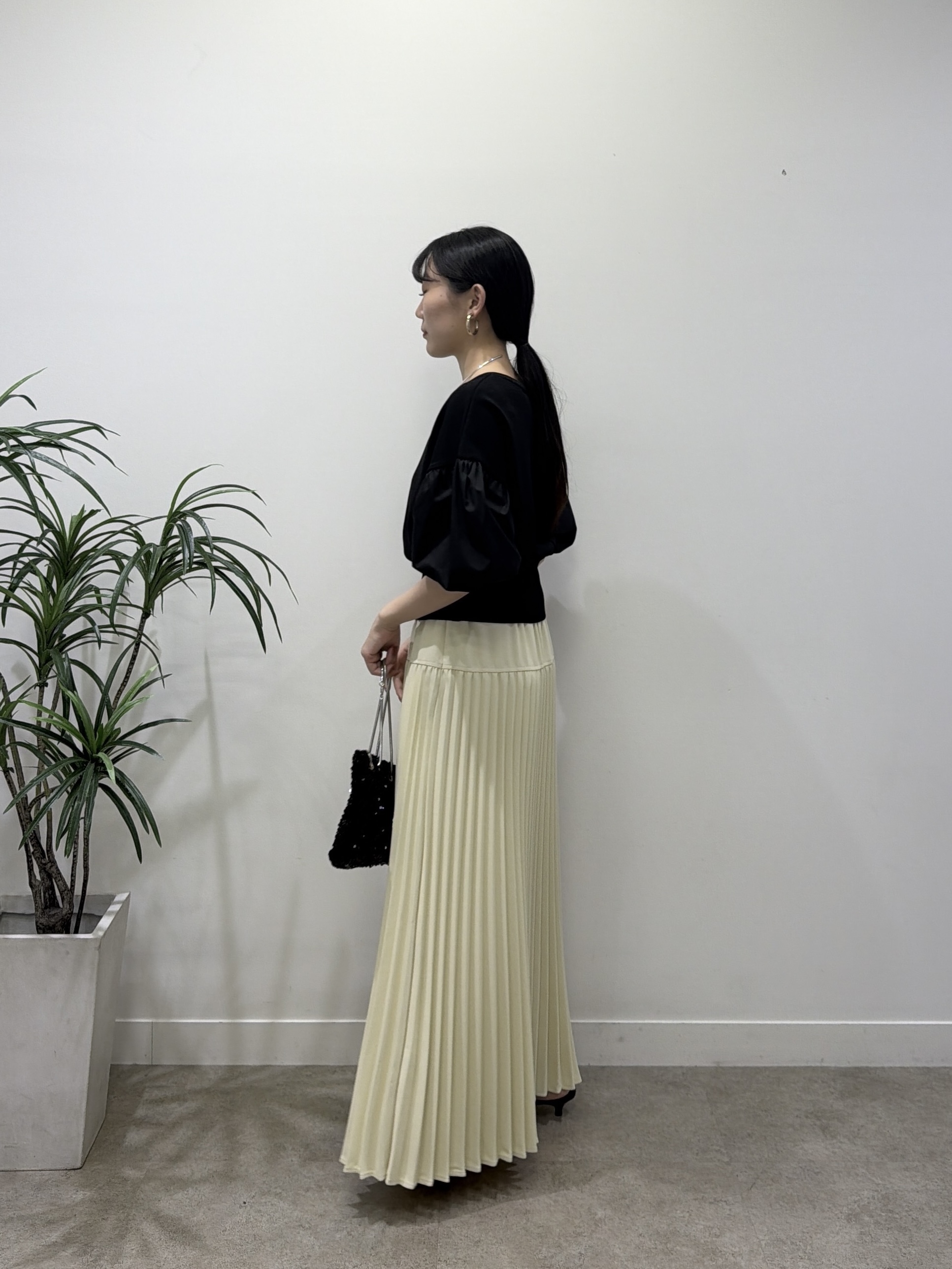 rinaさんの「INDIVI｜ドッキングパフスリーブニット」を使ったコーディネート