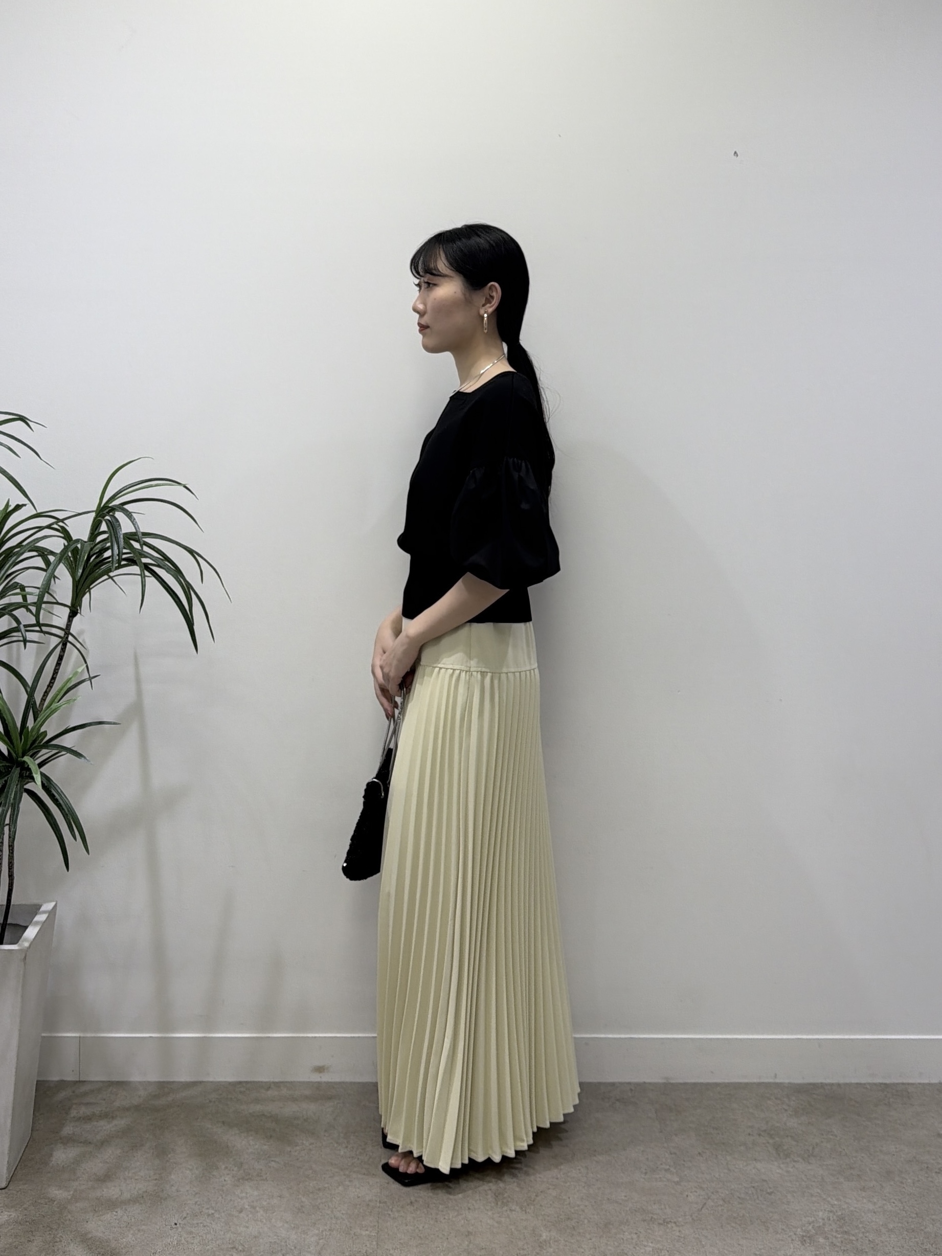 rinaさんの「INDIVI｜ドッキングパフスリーブニット」を使ったコーディネート