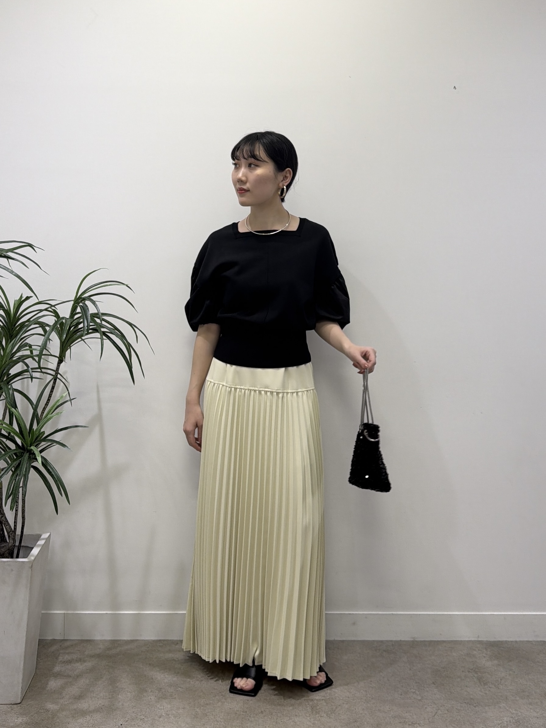 rinaさんの「INDIVI｜ドッキングパフスリーブニット」を使ったコーディネート