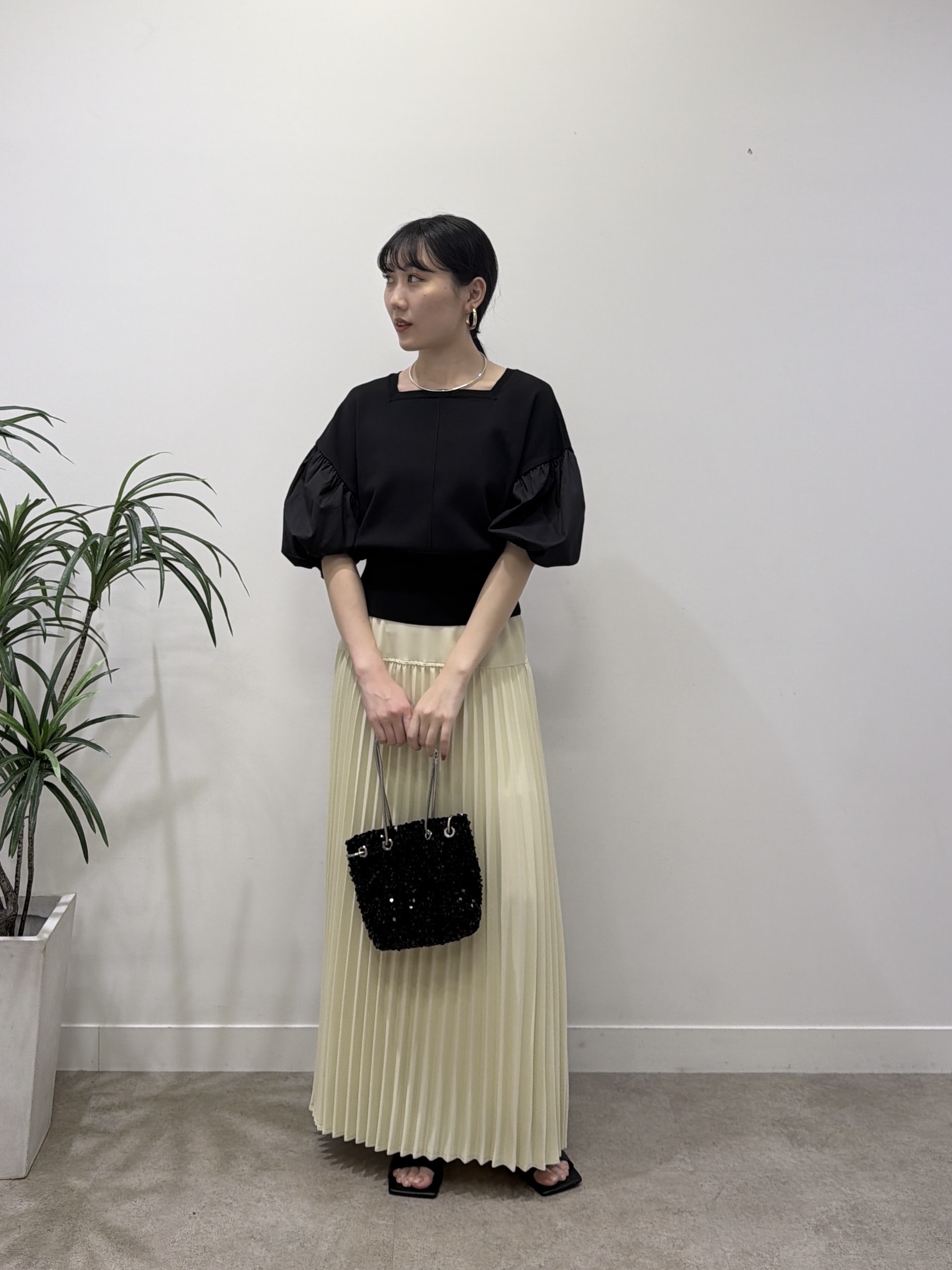 rinaさんの「INDIVI｜ドッキングパフスリーブニット」を使ったコーディネート