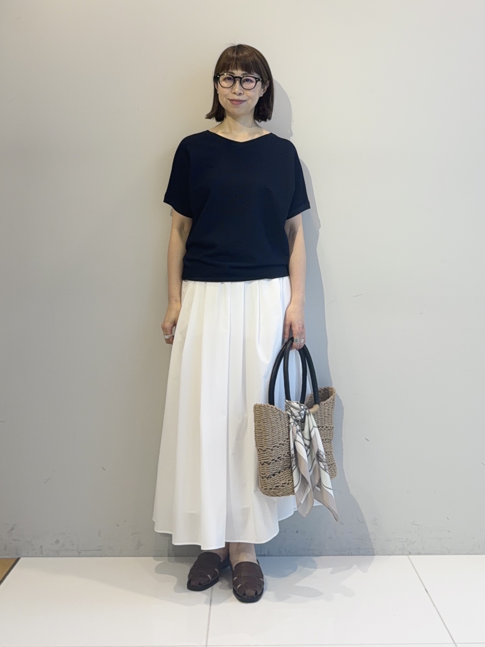 murayamaさんの「INDIVI｜【洗える】ガーター編みVネックニットT」を使ったコーディネート