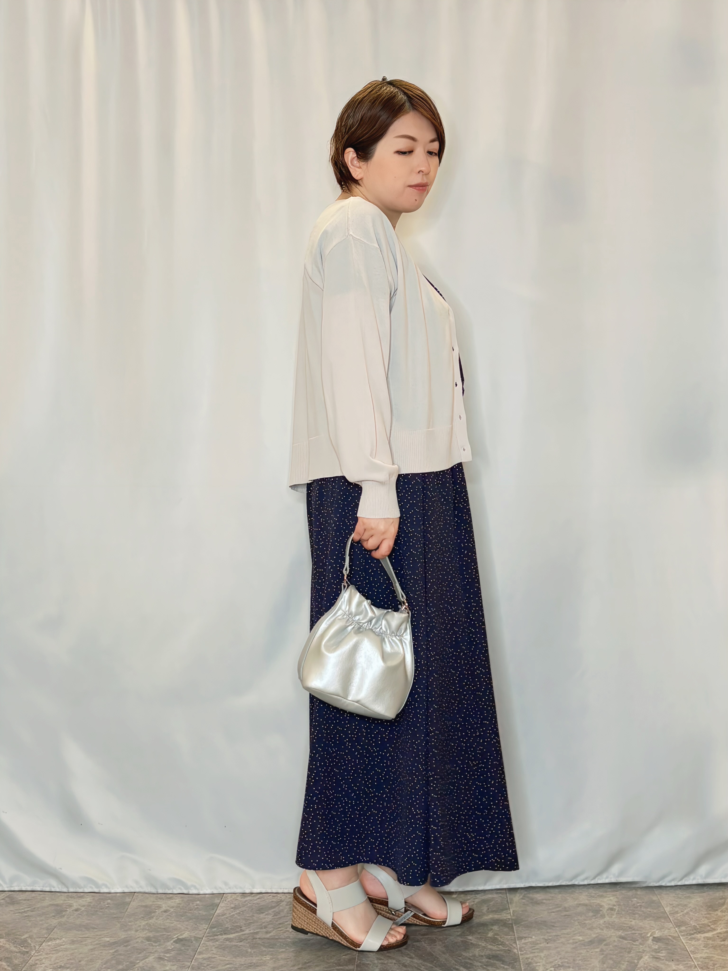 たみさんの「SHOO･LA･RUE｜【洗濯機可/ひんやり/UV】さらっとしたタッチが心地よい ショート丈 Vネックカーディガン」を使ったコーディネート