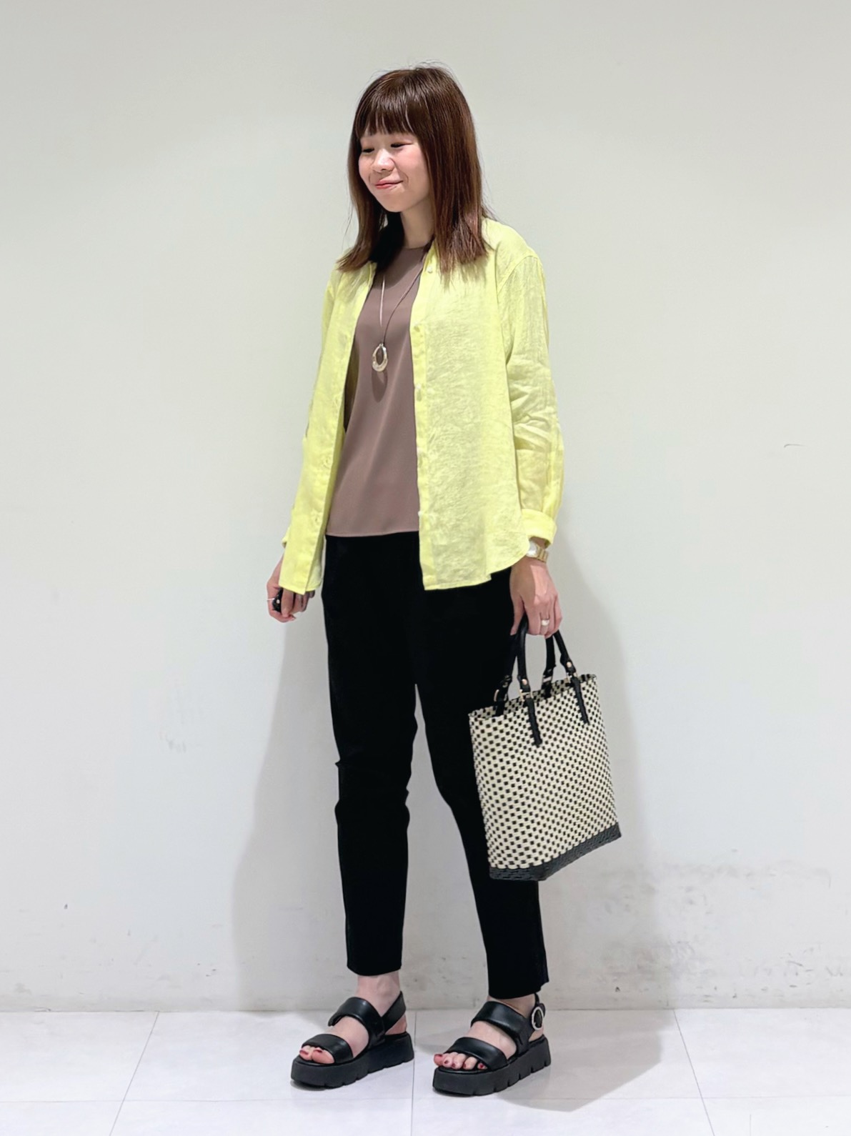 tsuyuさんの「INDIVI｜【接触冷感／2WAY】カシュクールリネンシャツ」を使ったコーディネート