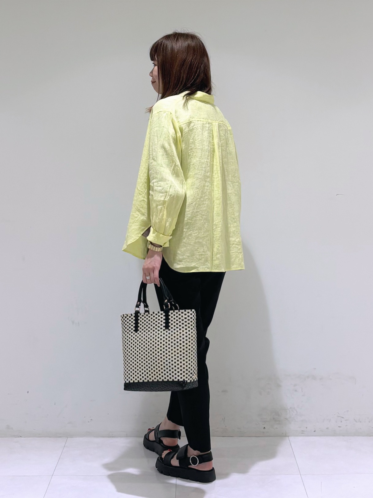 tsuyuさんの「INDIVI｜【接触冷感／2WAY】カシュクールリネンシャツ」を使ったコーディネート
