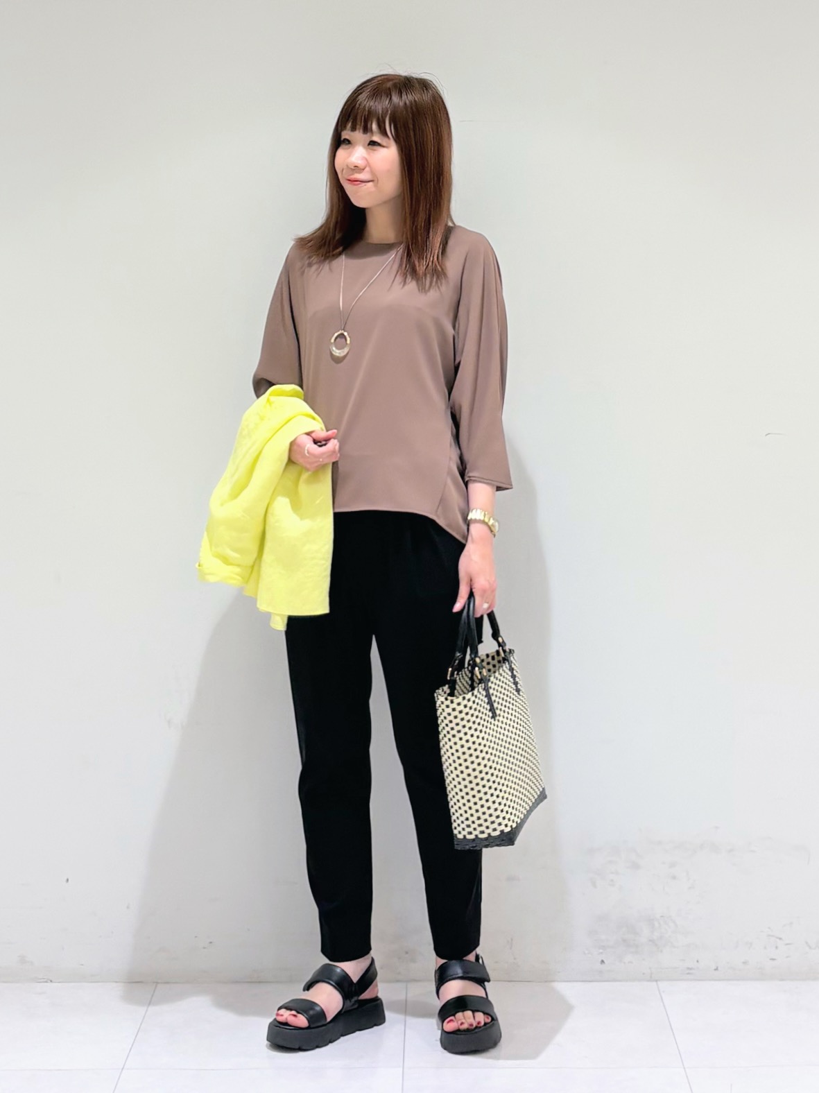 tsuyuさんの「INDIVI｜【接触冷感／2WAY】カシュクールリネンシャツ」を使ったコーディネート