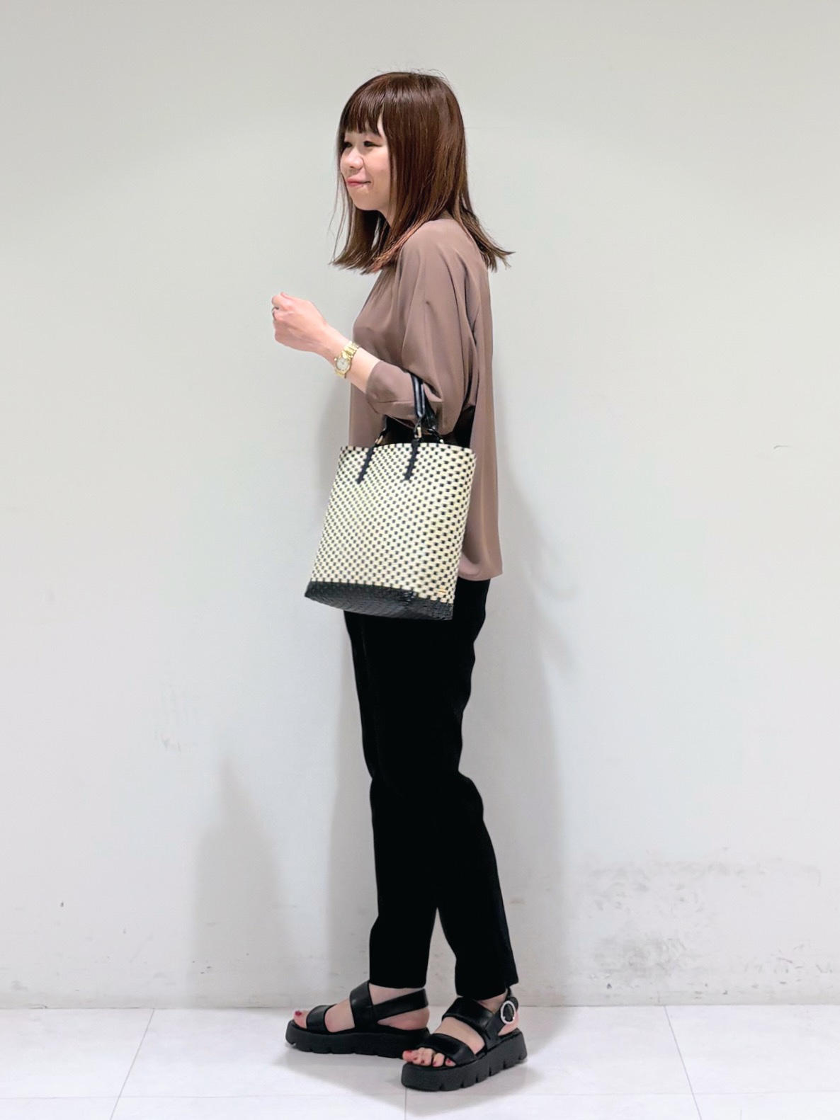 tsuyuさんの「INDIVI｜【接触冷感／2WAY】カシュクールリネンシャツ」を使ったコーディネート