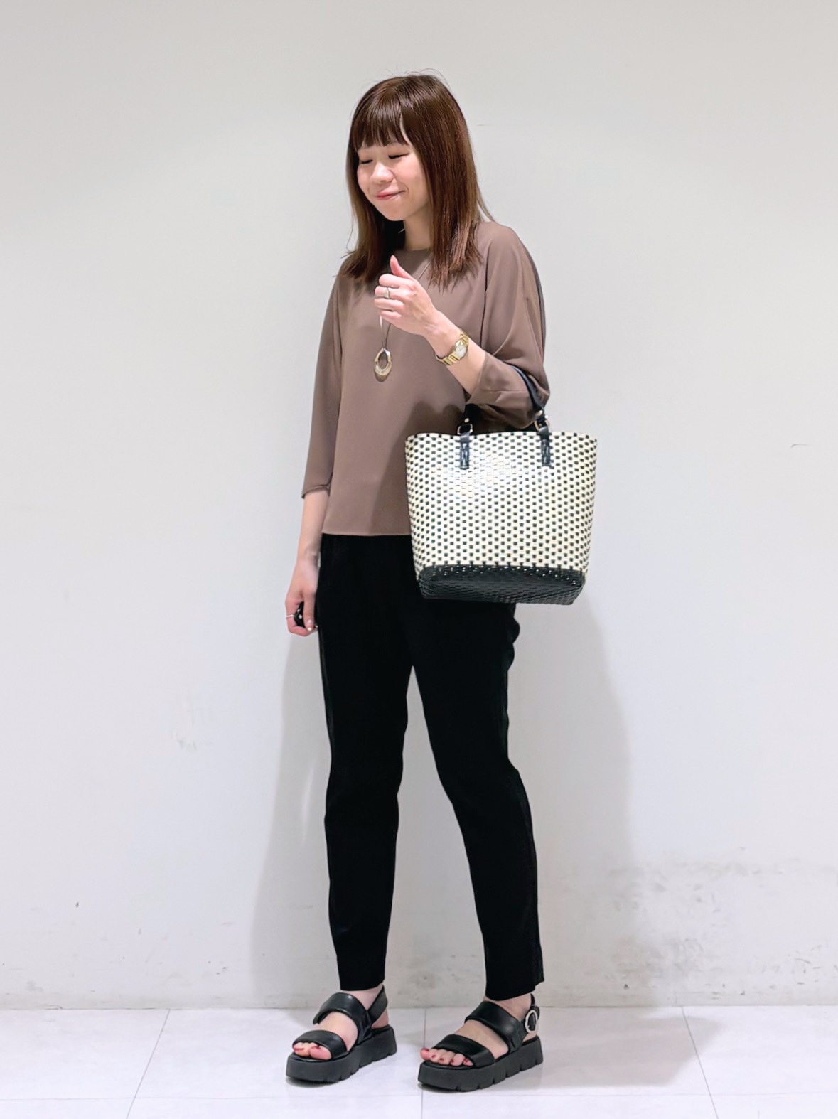 tsuyuさんの「INDIVI｜【接触冷感／2WAY】カシュクールリネンシャツ」を使ったコーディネート