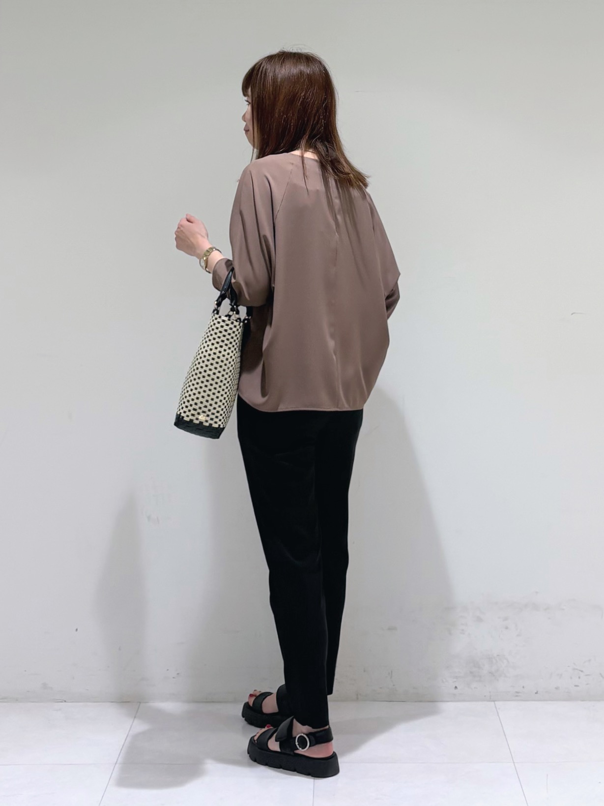 tsuyuさんの「INDIVI｜【接触冷感／2WAY】カシュクールリネンシャツ」を使ったコーディネート