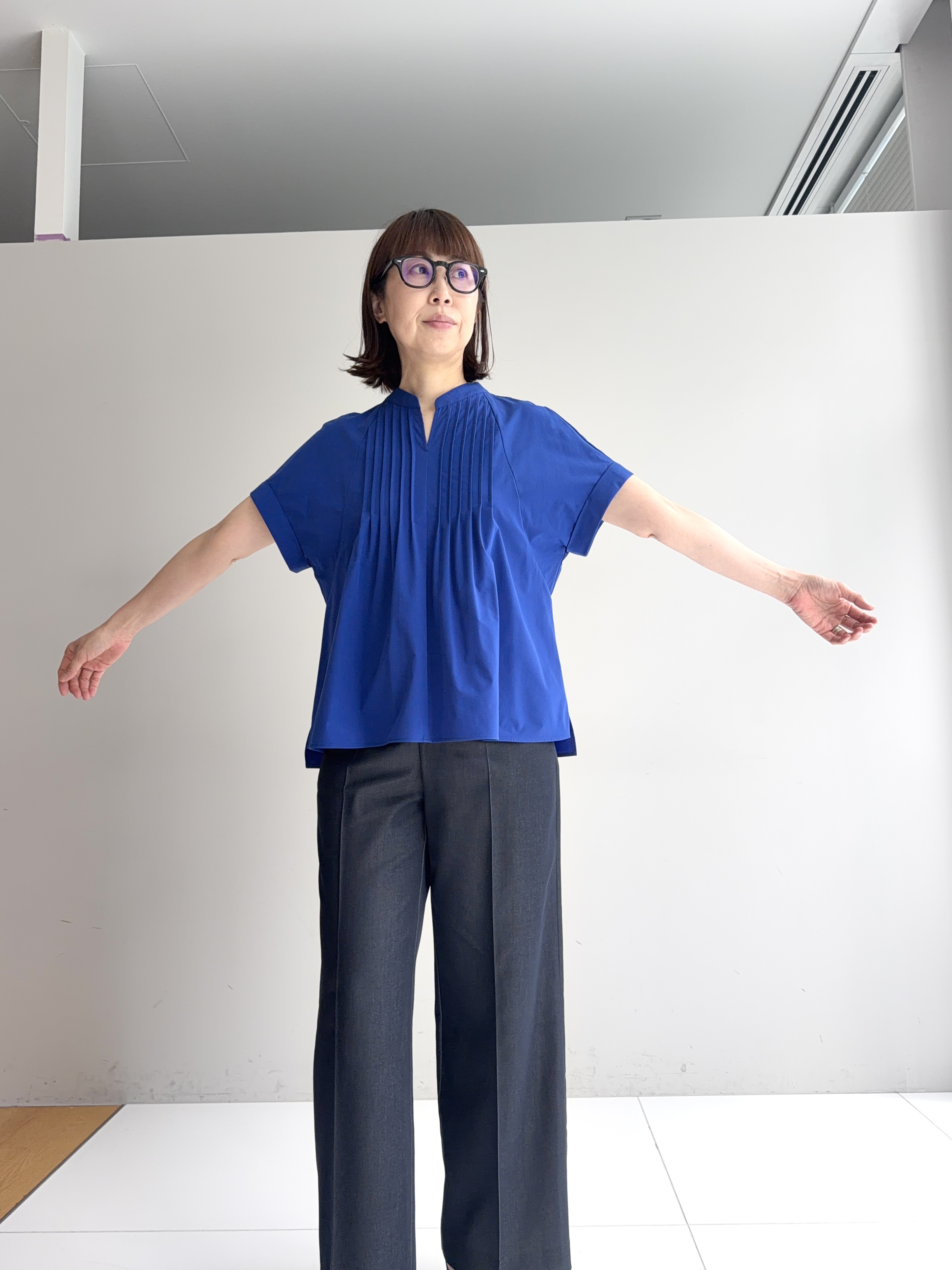 murayamaさんの「INDIVI｜【撥水／UVケア／SETUP可能】軽量タックスキッパーブラウス」を使ったコーディネート
