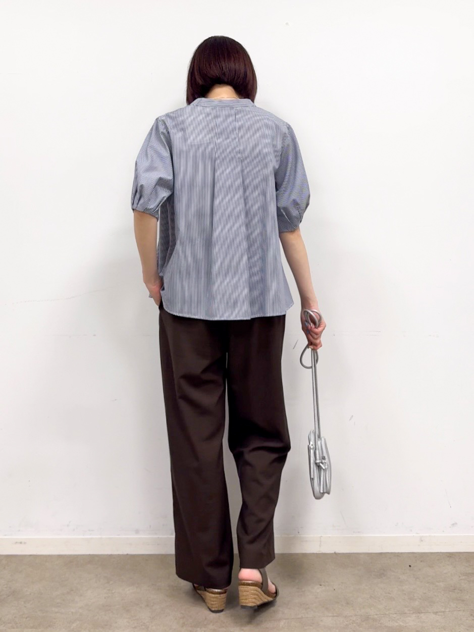 𝐜𝐡𝐢𝐤𝐚さんの「SHOO･LA･RUE｜【高レビュー/洗濯後しわになりにくい/インせず着られる】自然に体型カバー 麻調ペプラムブラウス」を使ったコーディネート