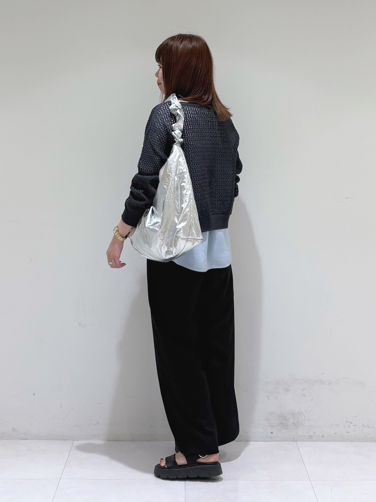 tsuyuさんの「INDIVI｜【長さ調整自由】メタルカーブバーネックレス」を使ったコーディネート