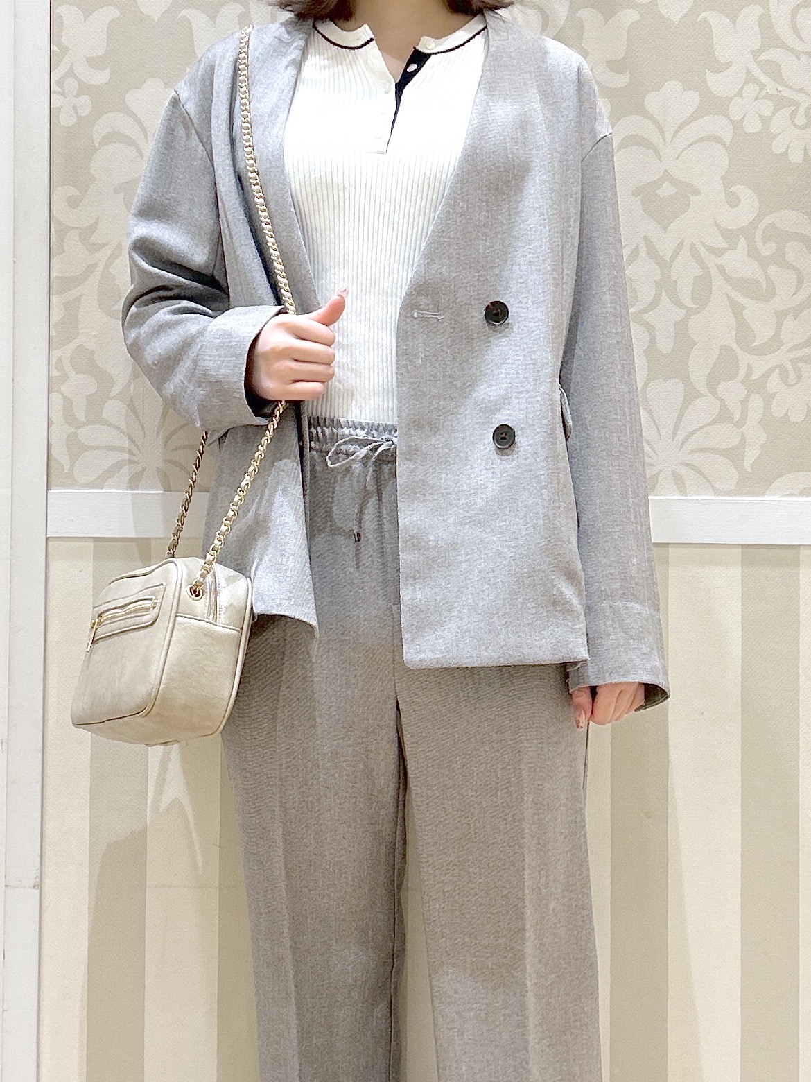 望 愛さんの「grove｜【貴島明日香さん着用】リネンライクカラーレスジャケット」を使ったコーディネート