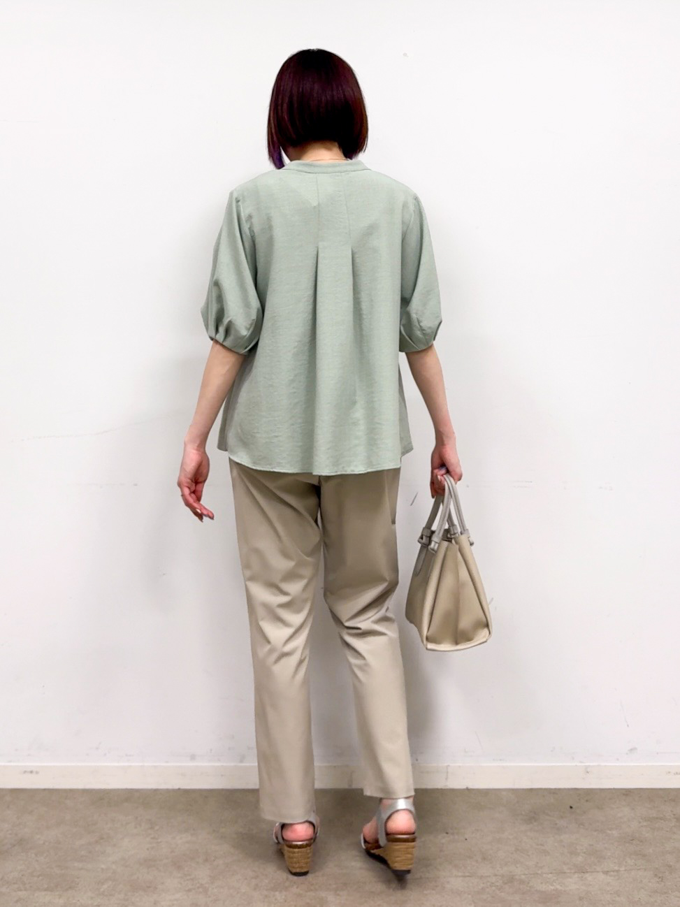 𝐜𝐡𝐢𝐤𝐚さんの「SHOO･LA･RUE｜【高レビュー/洗濯後しわになりにくい/インせず着られる】自然に体型カバー 麻調ペプラムブラウス」を使ったコーディネート