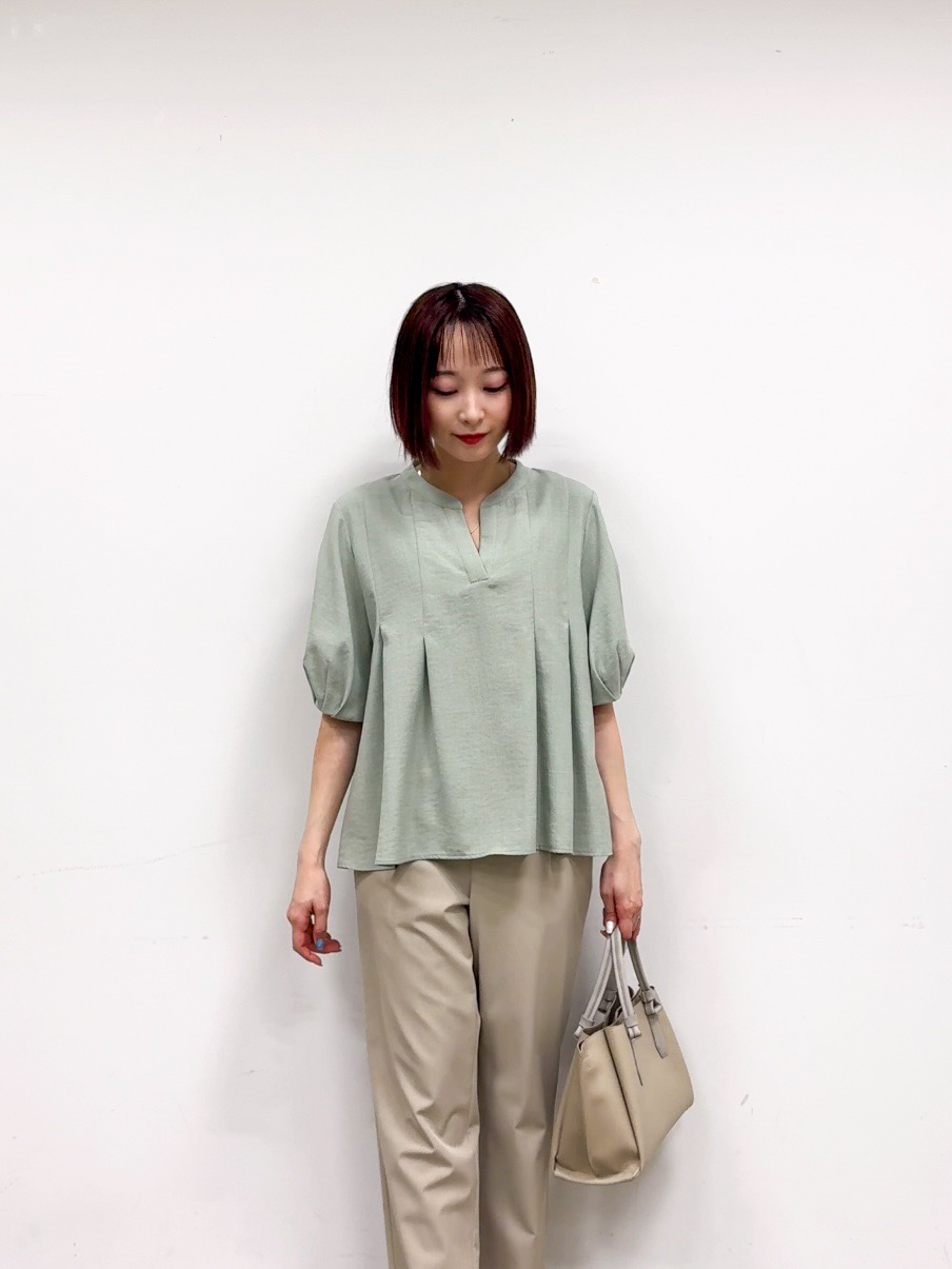 𝐜𝐡𝐢𝐤𝐚さんの「SHOO･LA･RUE｜【高レビュー/洗濯後しわになりにくい/インせず着られる】自然に体型カバー 麻調ペプラムブラウス」を使ったコーディネート