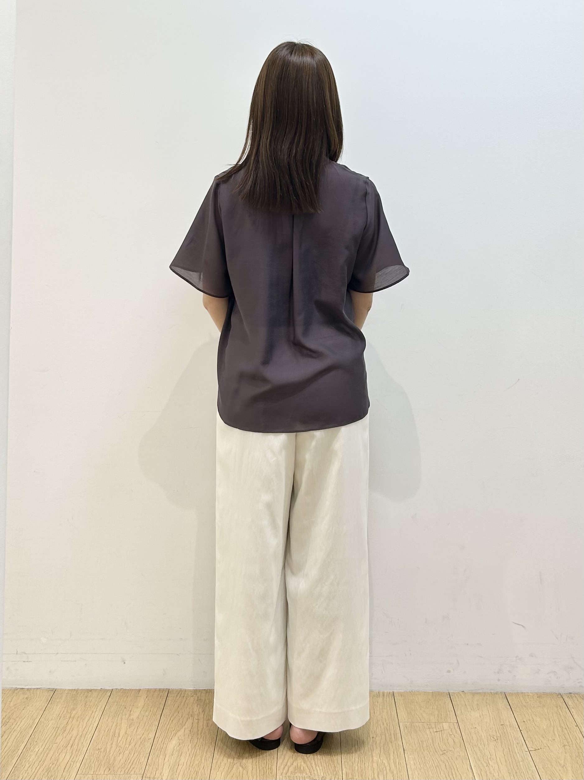 kozueさんの「INDIVI｜【接触冷感/洗える】シアーシャンブレーピンタックブラウス」を使ったコーディネート