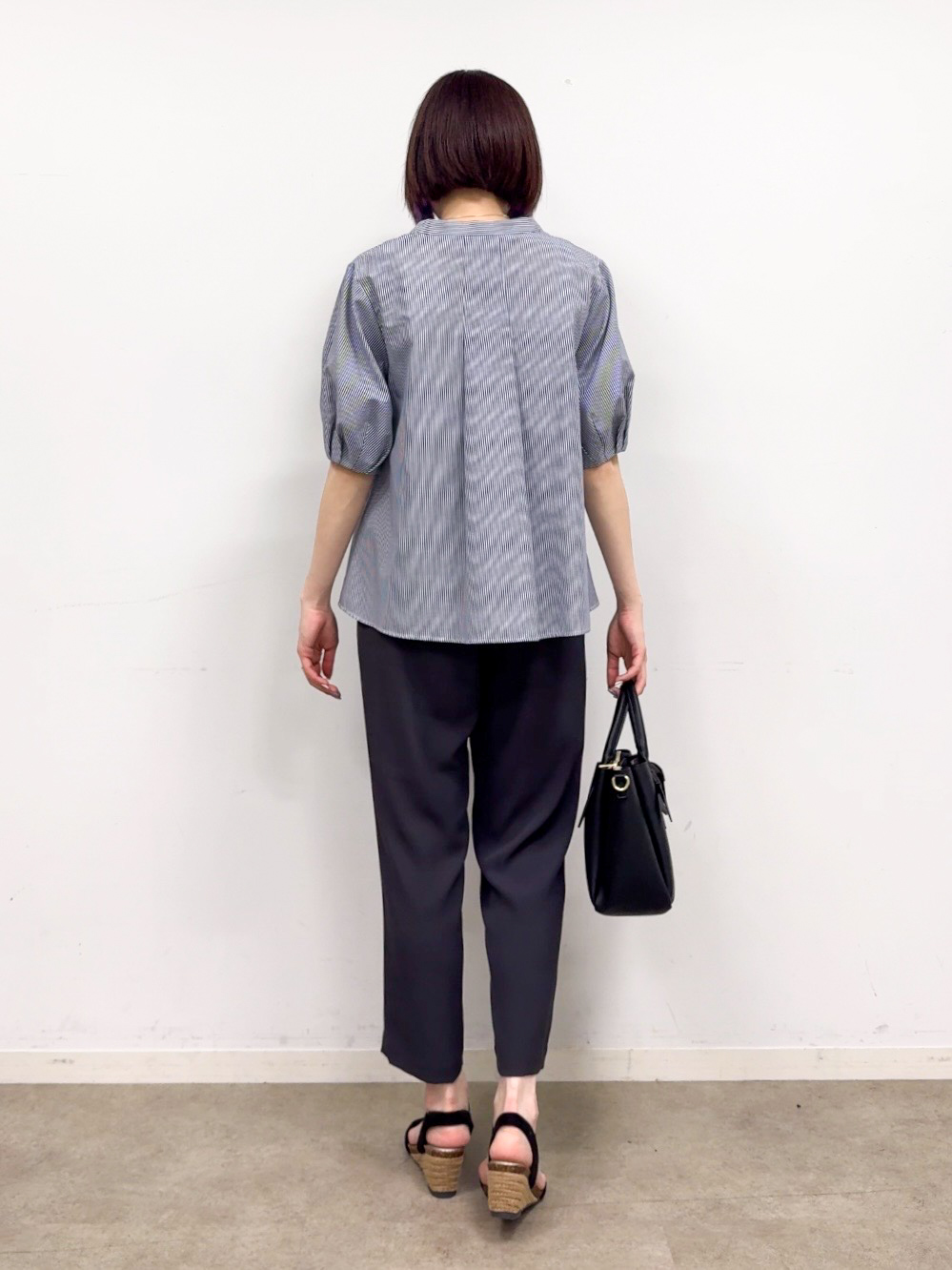 𝐜𝐡𝐢𝐤𝐚さんの「SHOO･LA･RUE｜【高レビュー/洗濯後しわになりにくい/インせず着られる】自然に体型カバー 麻調ペプラムブラウス」を使ったコーディネート