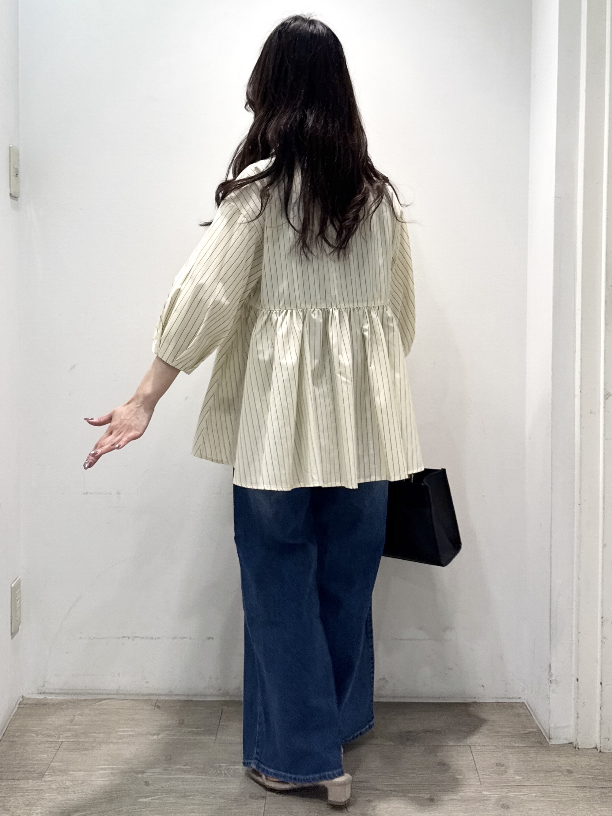 yuicciさんの「OPAQUE.CLIP｜スキッパーペプラムブラウス【洗濯機OK】」を使ったコーディネート