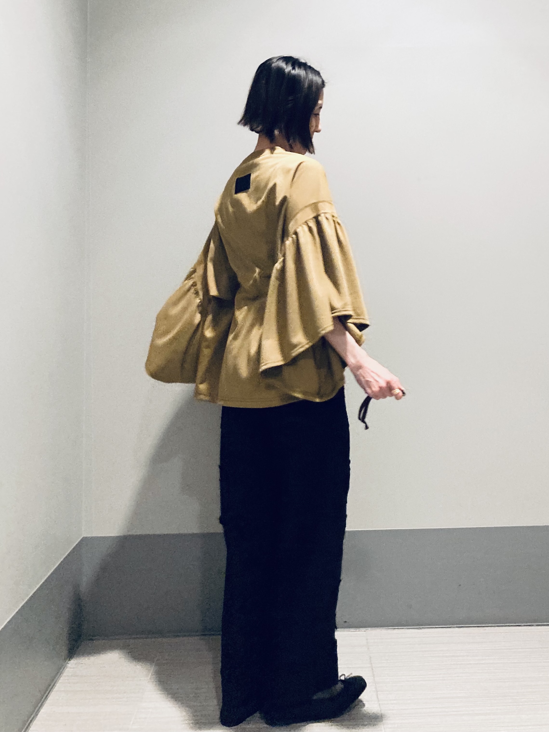 Furuさんの「DRESSTERIOR｜COGTHEBIGSMOKE（コグザビッグスモーク）LAURA トップス」を使ったコーディネート