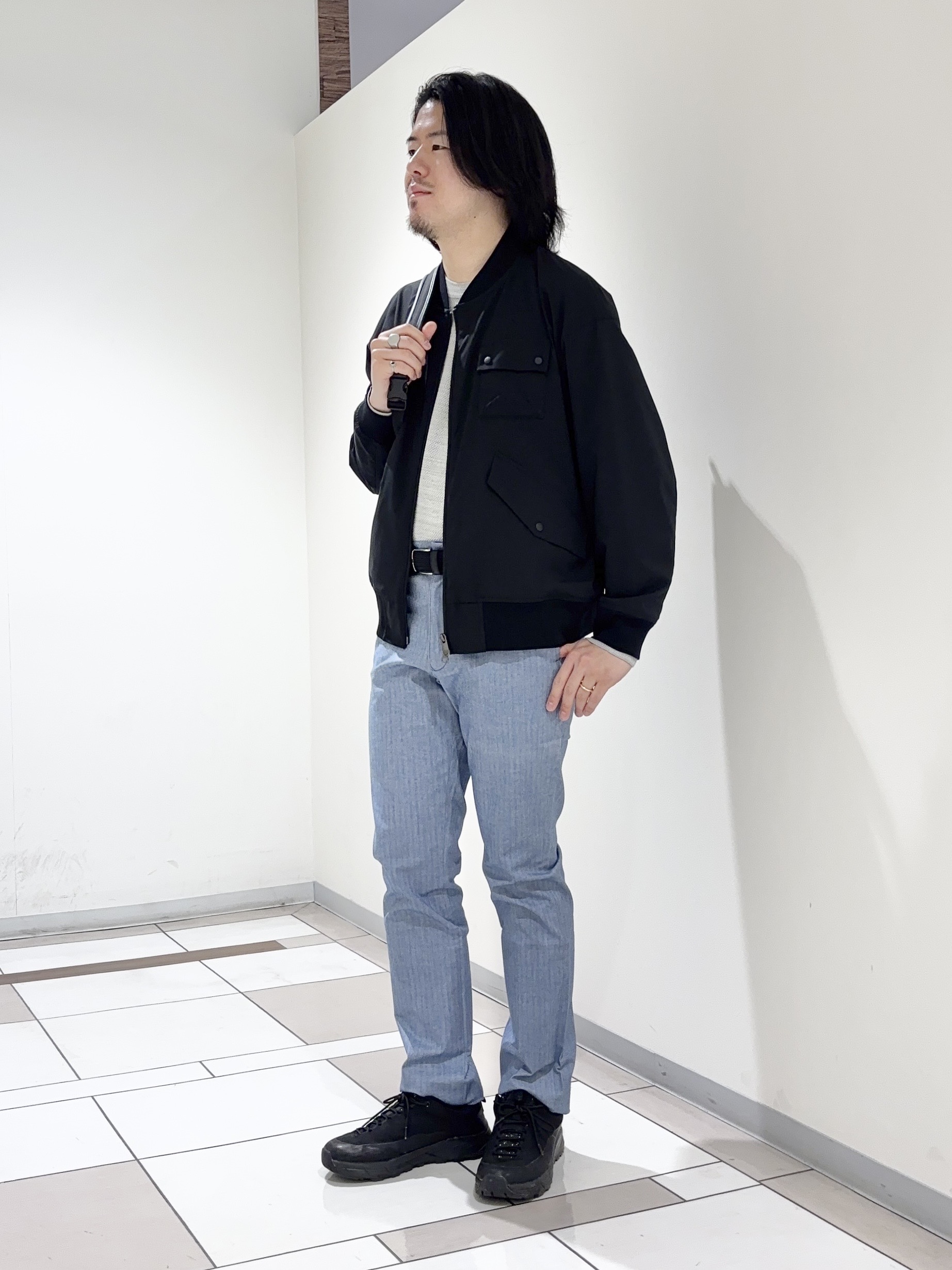 及川さんの「TAKEO KIKUCHI｜【BOWLER HAT LABEL】撥水 MA－1ブルゾン」を使ったコーディネート