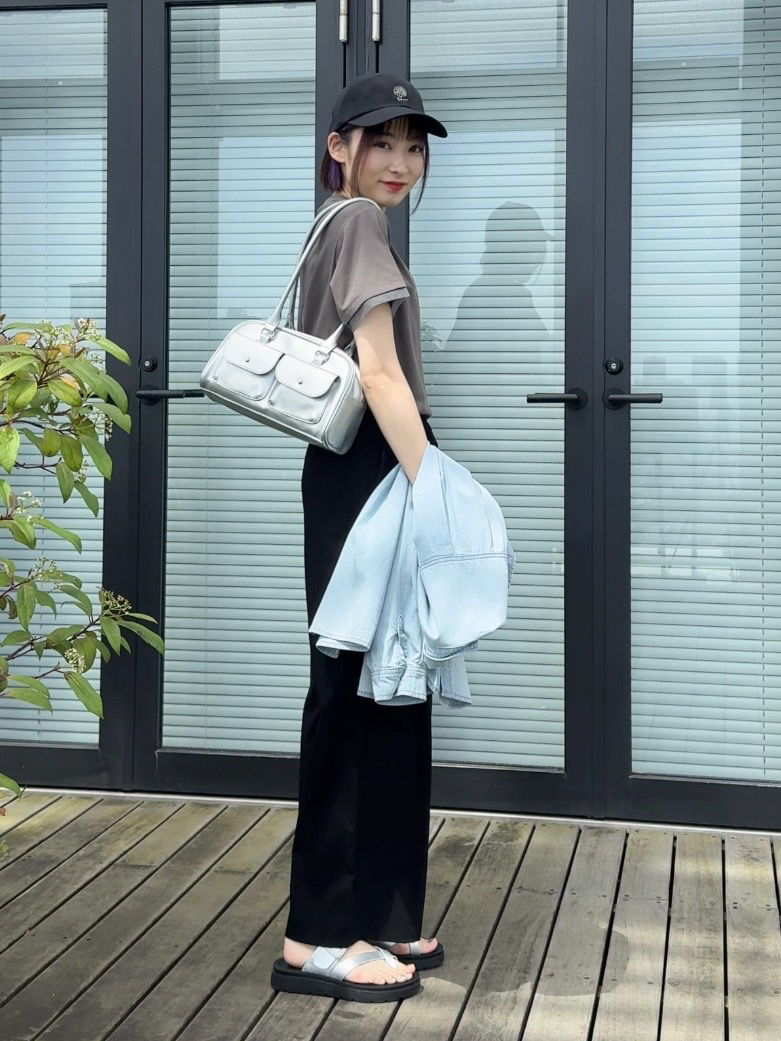 𝐜𝐡𝐢𝐤𝐚さんの「SHOO･LA･RUE｜【洗濯機可/体型カバー】こなれ感をプラスする ライトオンスデニムシャツ」を使ったコーディネート