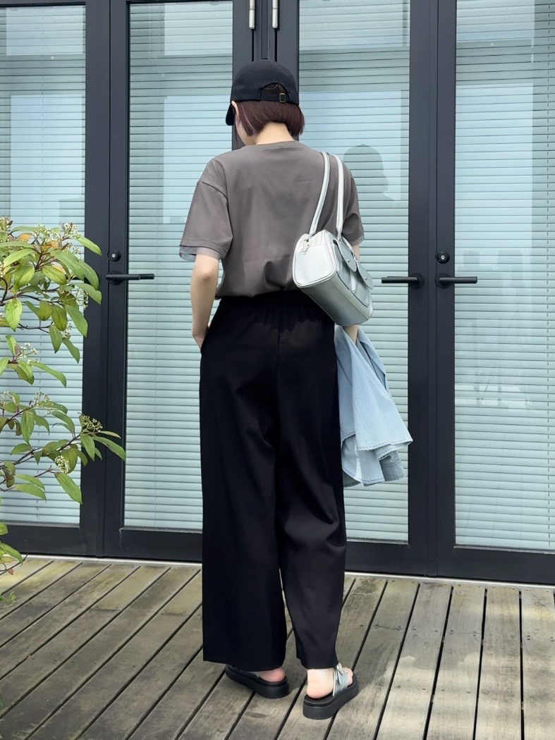 𝐜𝐡𝐢𝐤𝐚さんの「SHOO･LA･RUE｜【洗濯機可/体型カバー】こなれ感をプラスする ライトオンスデニムシャツ」を使ったコーディネート