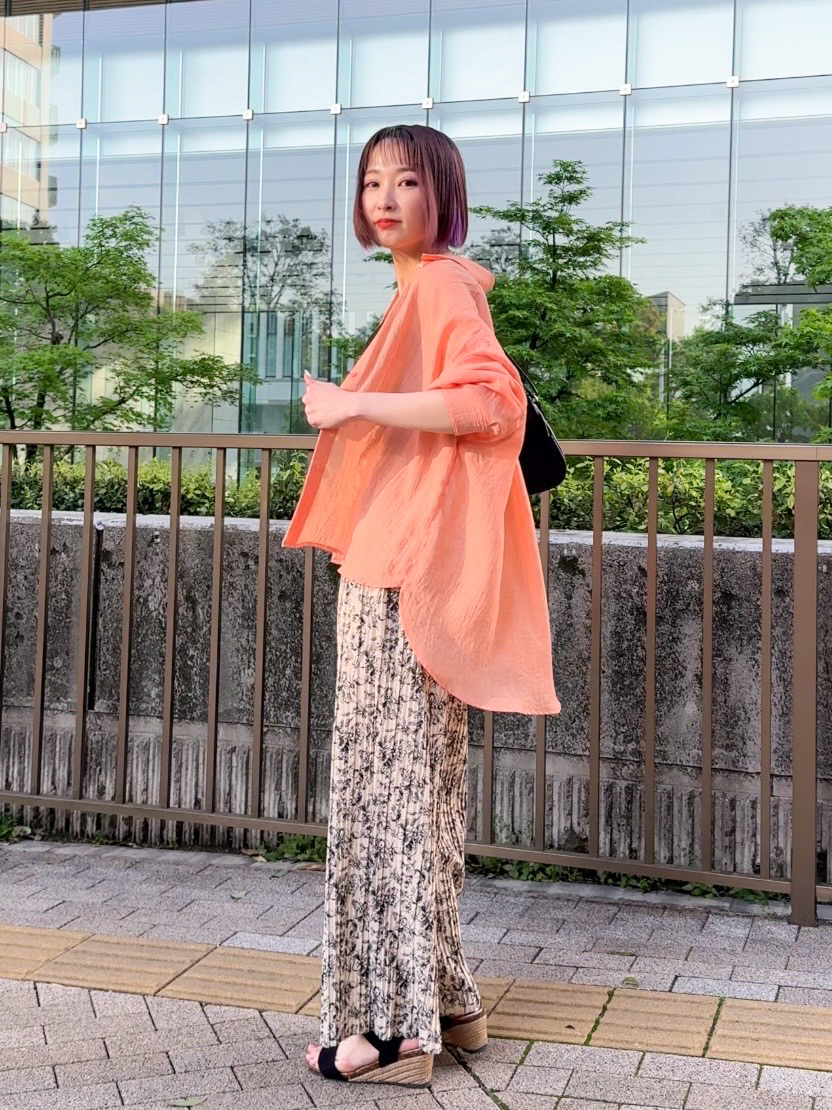 𝐜𝐡𝐢𝐤𝐚さんの「SHOO･LA･RUE｜【体型カバー】ふんわり質感 やわらかこなれシアーシャツ」を使ったコーディネート