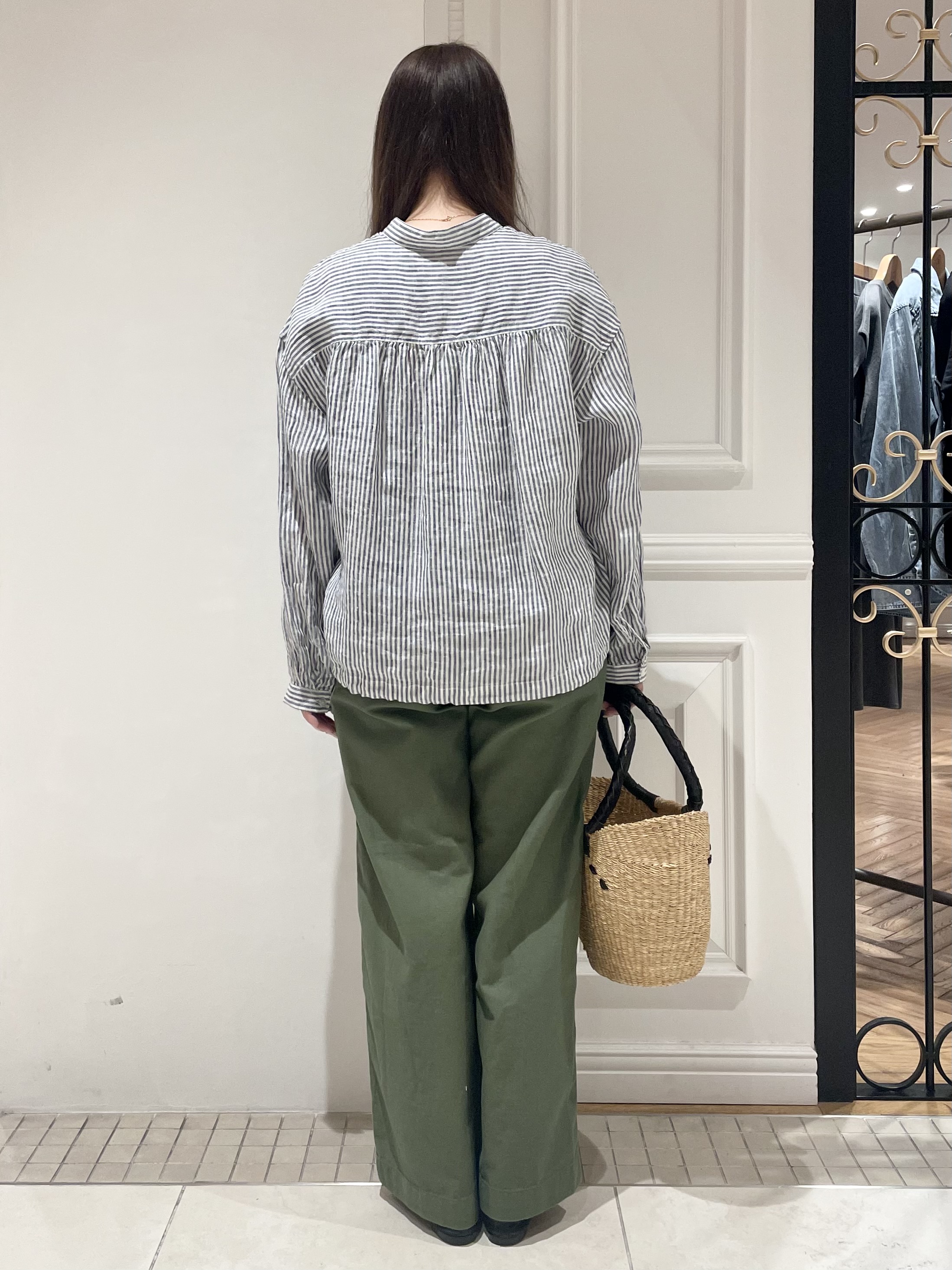 minowaさんの「DRESSTERIOR｜【2WAY/羽織にも】ウォッシャブルリネン ドロストシャツ」を使ったコーディネート
