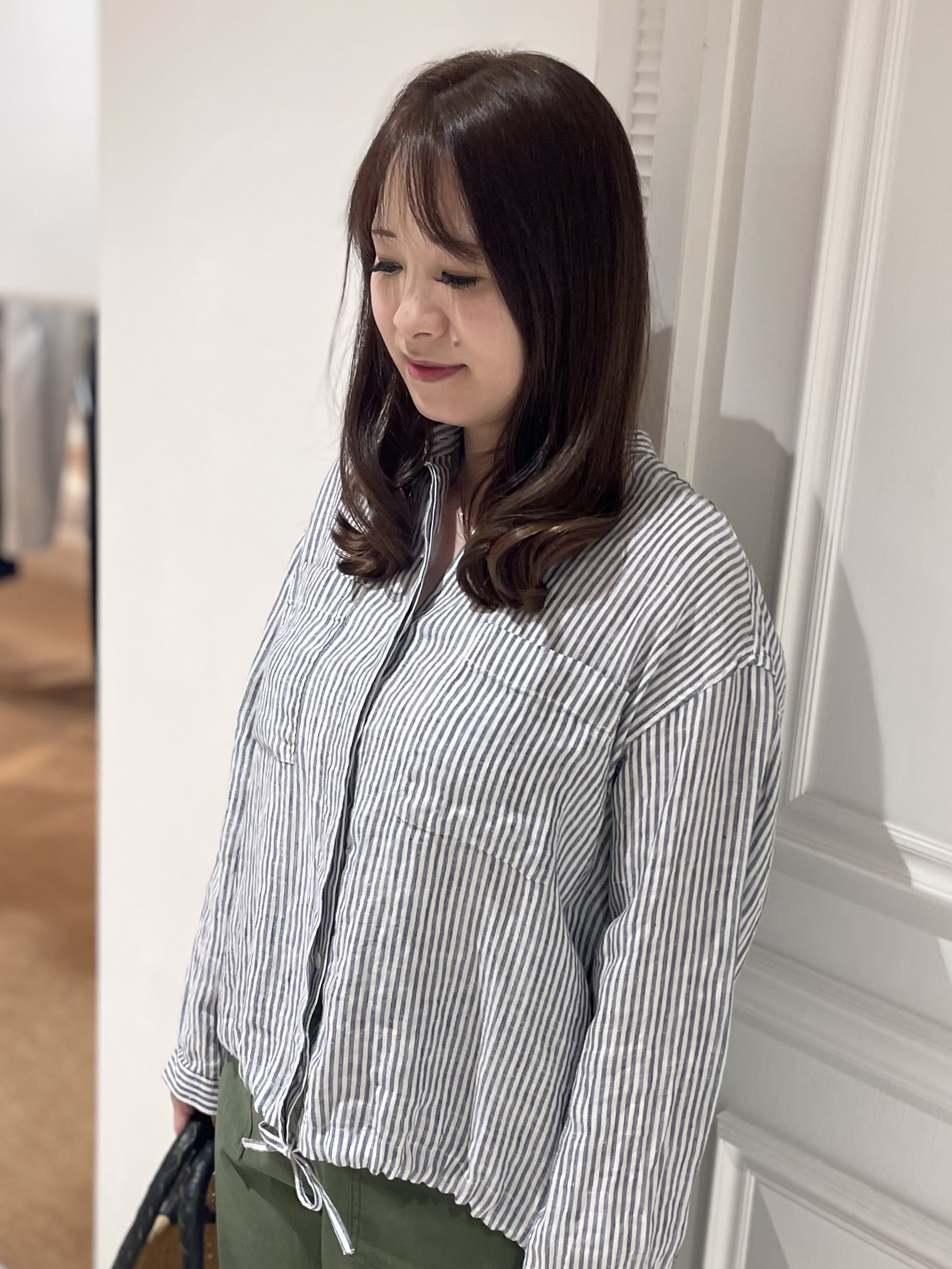 minowaさんの「DRESSTERIOR｜【2WAY/羽織にも】ウォッシャブルリネン ドロストシャツ」を使ったコーディネート
