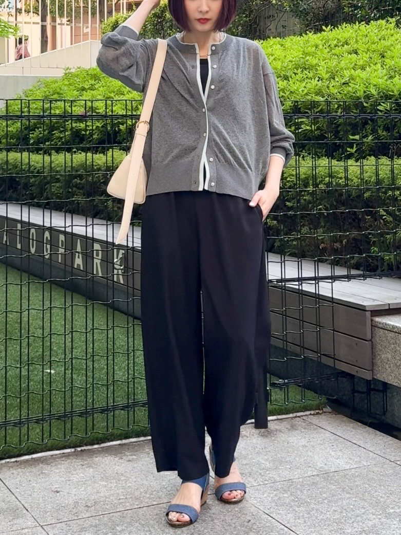 𝐜𝐡𝐢𝐤𝐚さんの「SHOO･LA･RUE｜【S-LL/洗濯機可】1枚でこなれ見え 配色シアーカーディガン」を使ったコーディネート