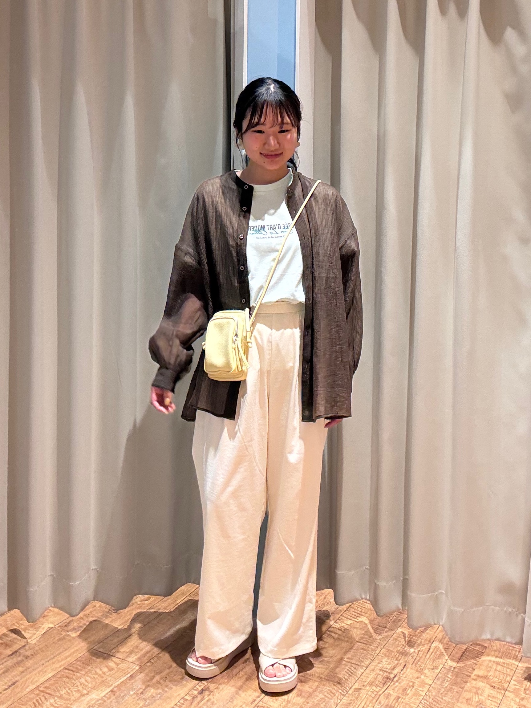 もんちゃんさんの「SHOO･LA･RUE｜【S-LL】大人のシアー感 風合い楽しむバンドカラーシャツ」を使ったコーディネート