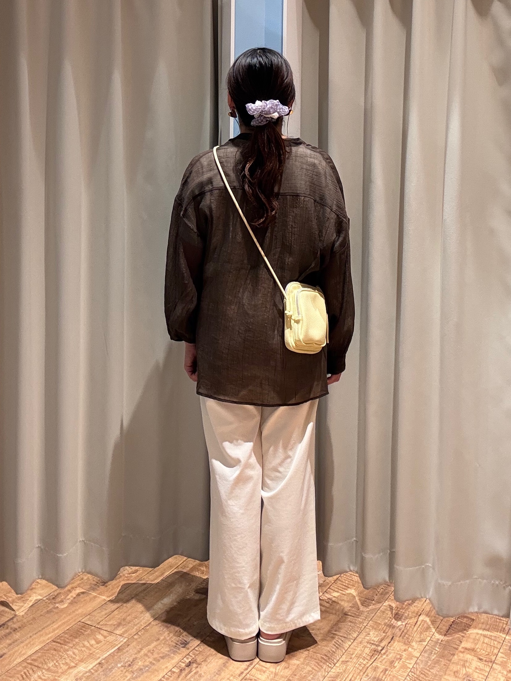 もんちゃんさんの「SHOO･LA･RUE｜【S-LL】大人のシアー感 風合い楽しむバンドカラーシャツ」を使ったコーディネート