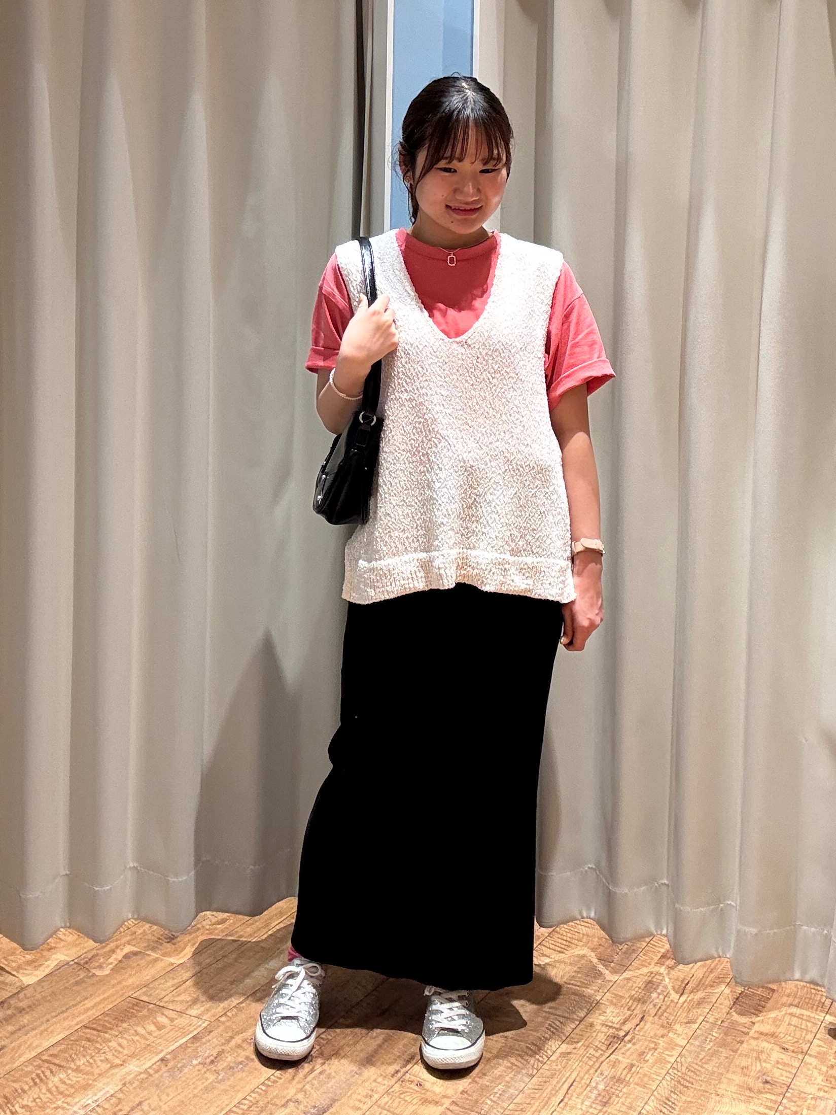 もんちゃんさんの「SHOO･LA･RUE｜【2点セット/S-LL】ニットベスト＆ロゴTシャツSET」を使ったコーディネート