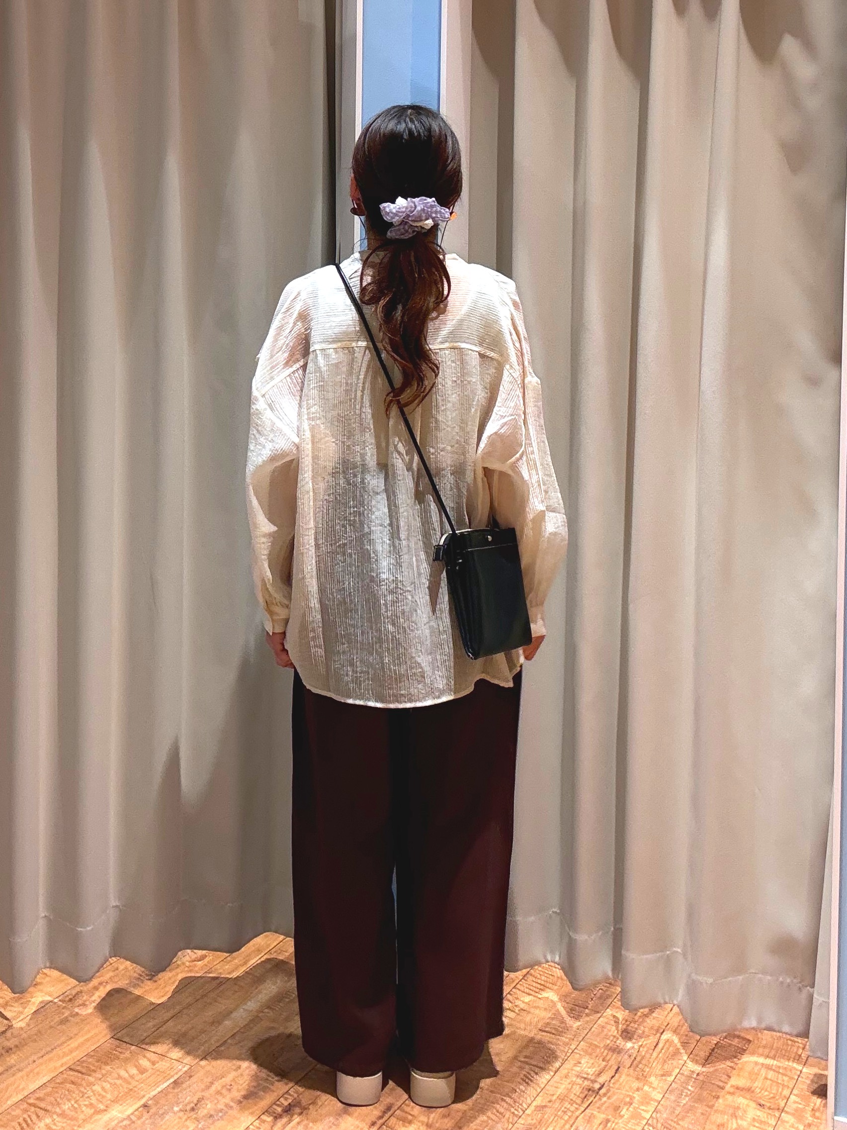 もんちゃんさんの「SHOO･LA･RUE｜【S-LL】大人のシアー感 風合い楽しむバンドカラーシャツ」を使ったコーディネート