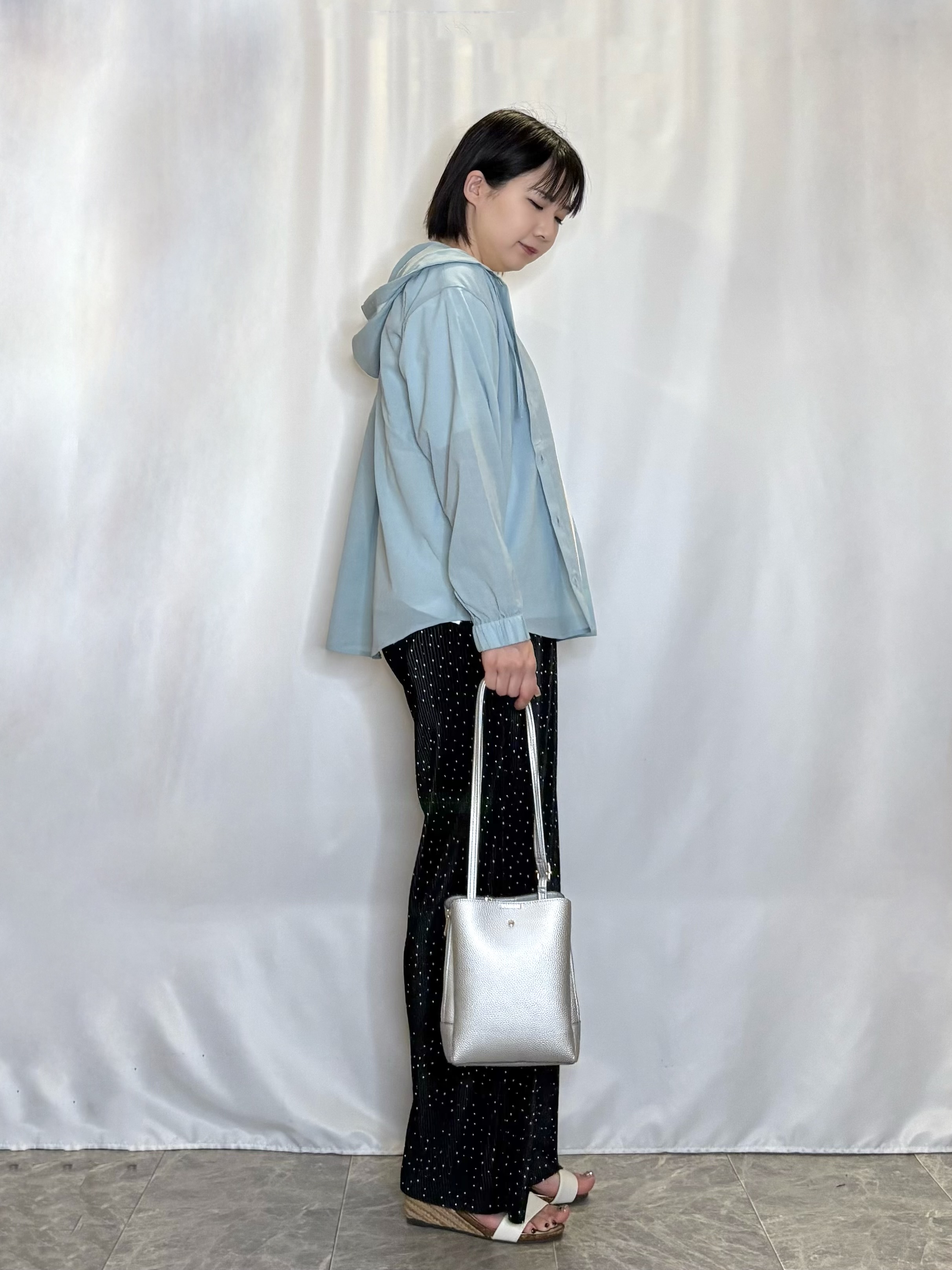 ネリさんの「SHOO･LA･RUE｜【さらり快適/洗濯機可/S-LL】UVカット機能付き ライトな着心地 ひんやりシャツパーカ」を使ったコーディネート