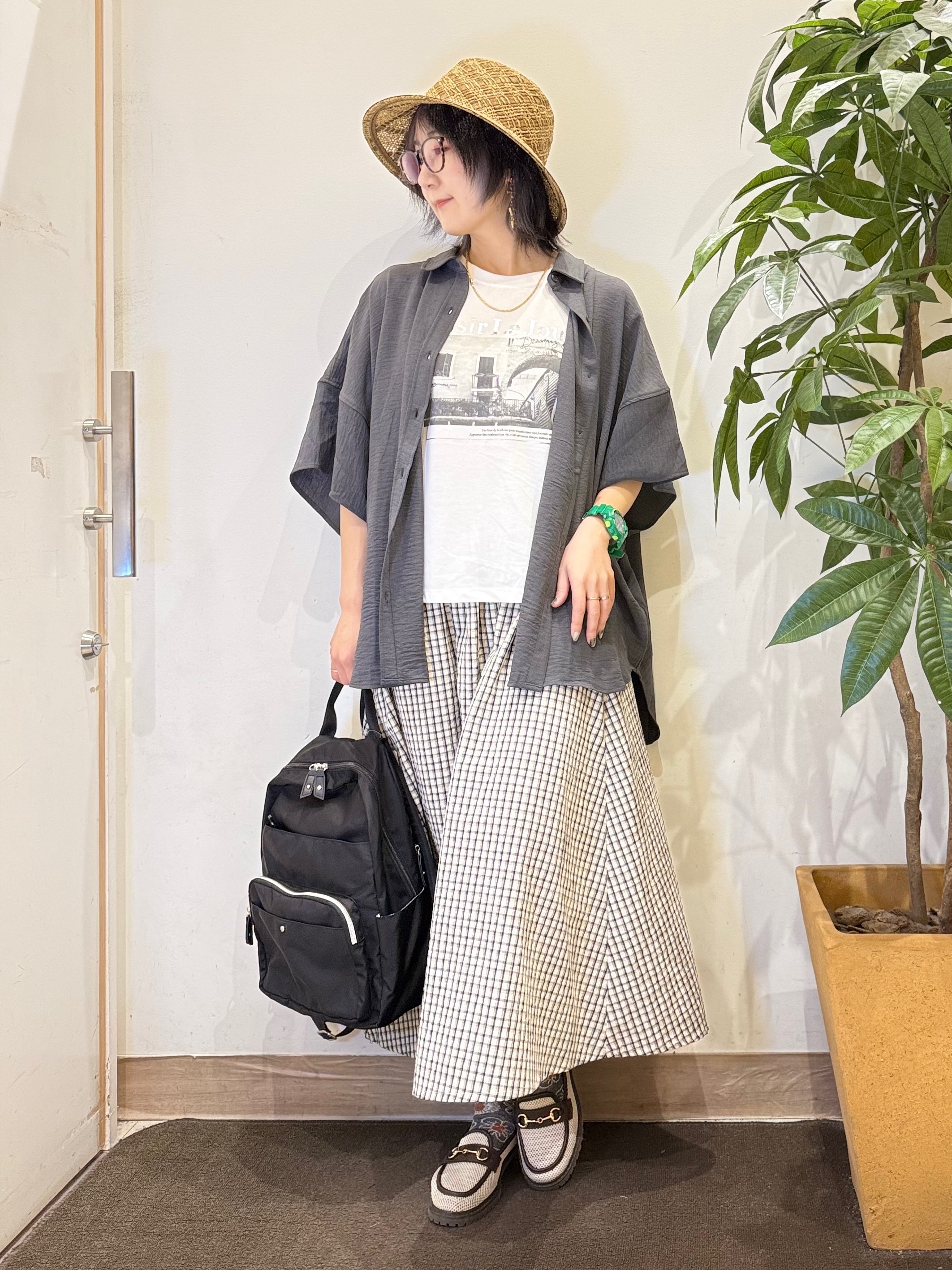 misakiさんの「SHOO･LA･RUE｜【高レビュー/洗濯後しわになりにくい/体型カバー】きちんとゆるっと 大人の抜け感 ポンチョ風カラーシ」を使ったコーディネート