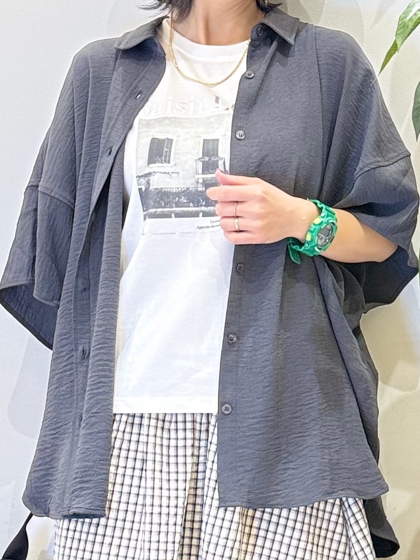 misakiさんの「SHOO･LA･RUE｜【高レビュー/洗濯後しわになりにくい/体型カバー】きちんとゆるっと 大人の抜け感 ポンチョ風カラーシ」を使ったコーディネート